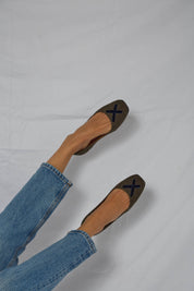Ballerines en velours côtelé vert avec croix en velours