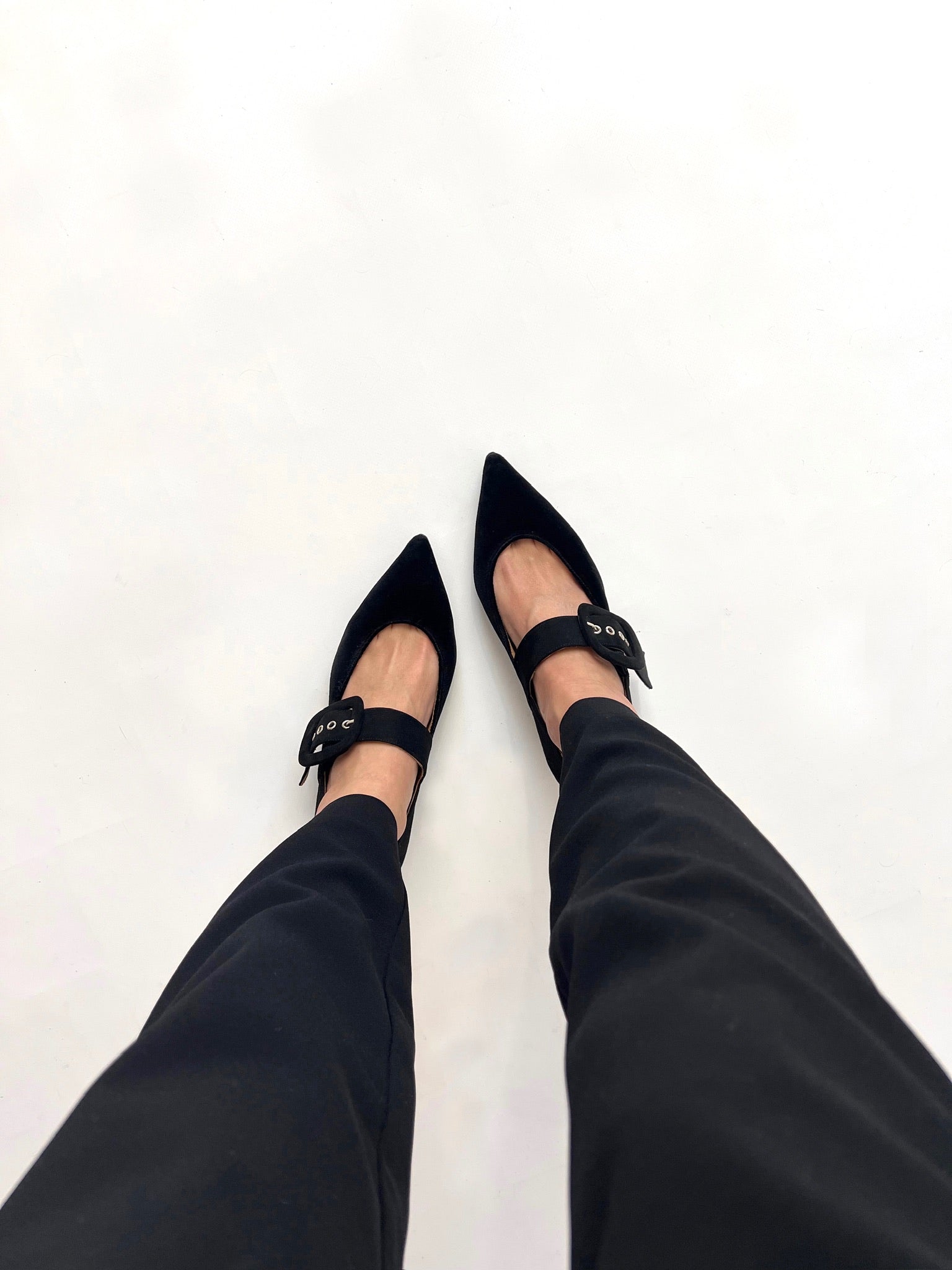 Momoc Sorbonne black velvet midi heel top view black trousers white background | Momoc Shoes