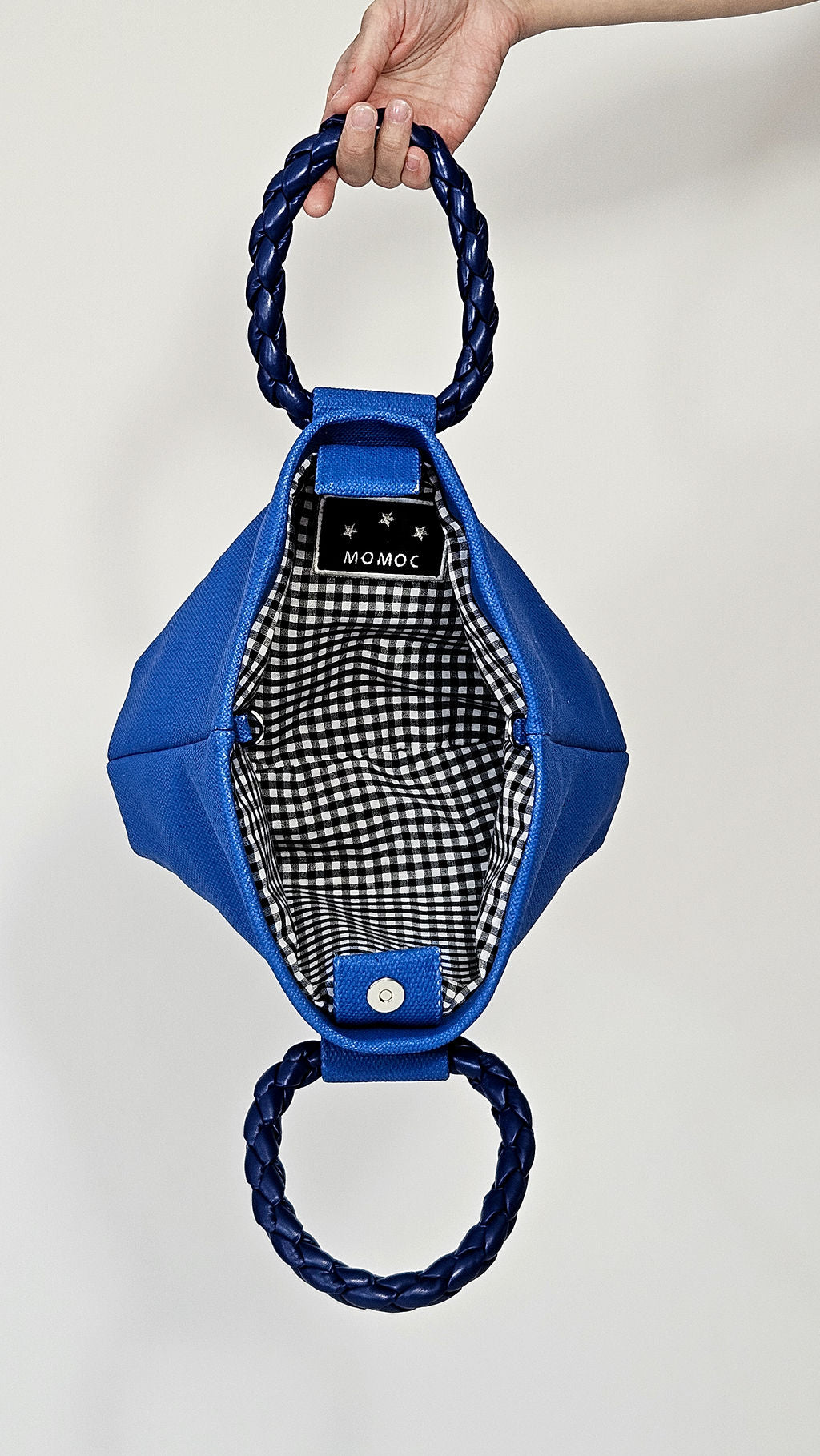 Momoc Tabarca blue handbag top view open organic cotton gingham lining detail | Momoc Shoes Spain