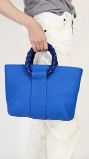 Momoc Tabarca cobalt blue handbag worn by model white trousers everyday outfit | Momoc Shoes