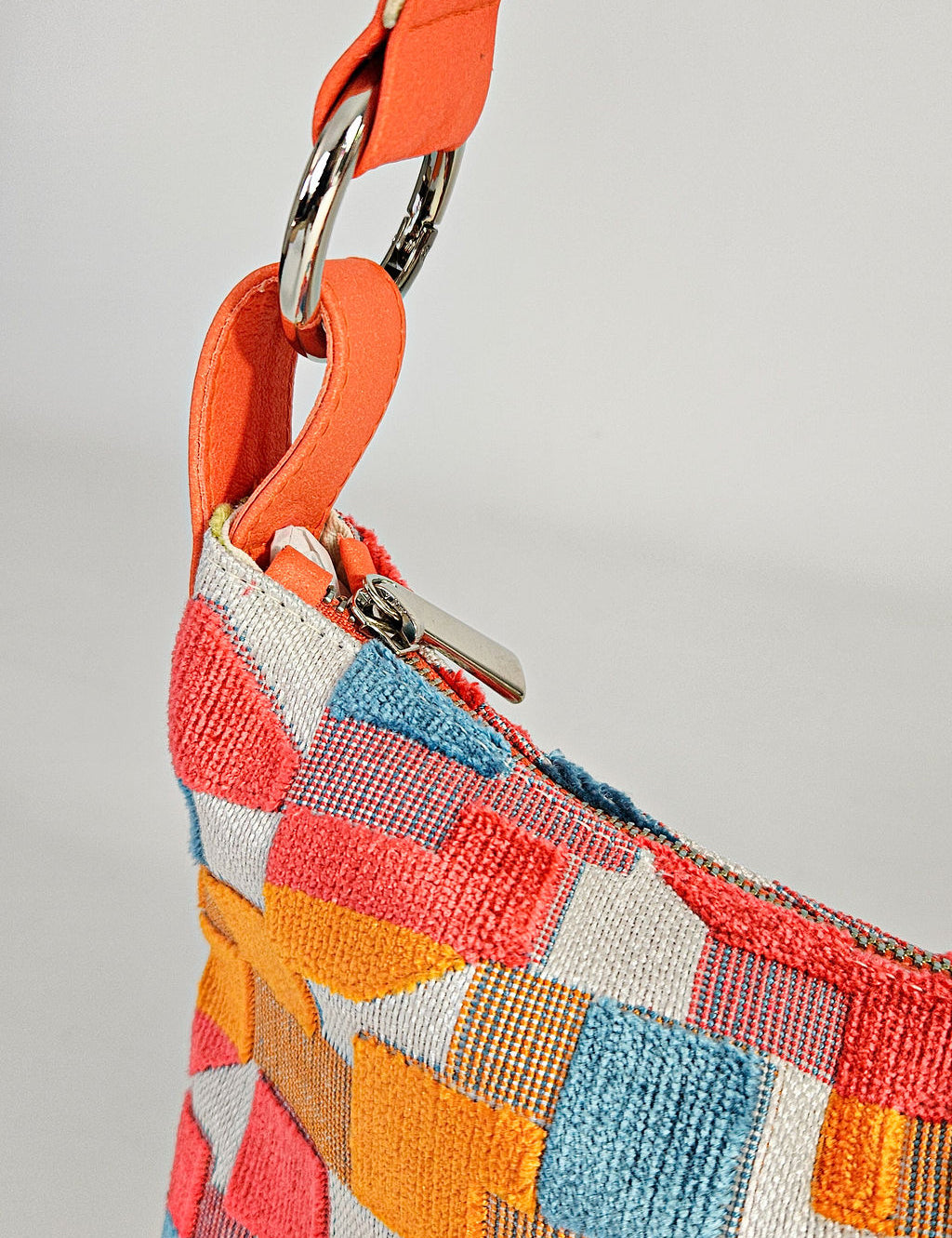 Momoc Frigiliana Mosaic hobo bag side view orange terracotta hardware detail vegan | Momoc Shoes Spain