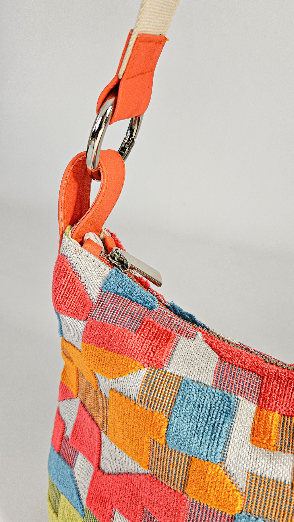 Momoc Frigiliana Mosaic hobo bag side view orange terracotta hardware detail vegan | Momoc Shoes Spain