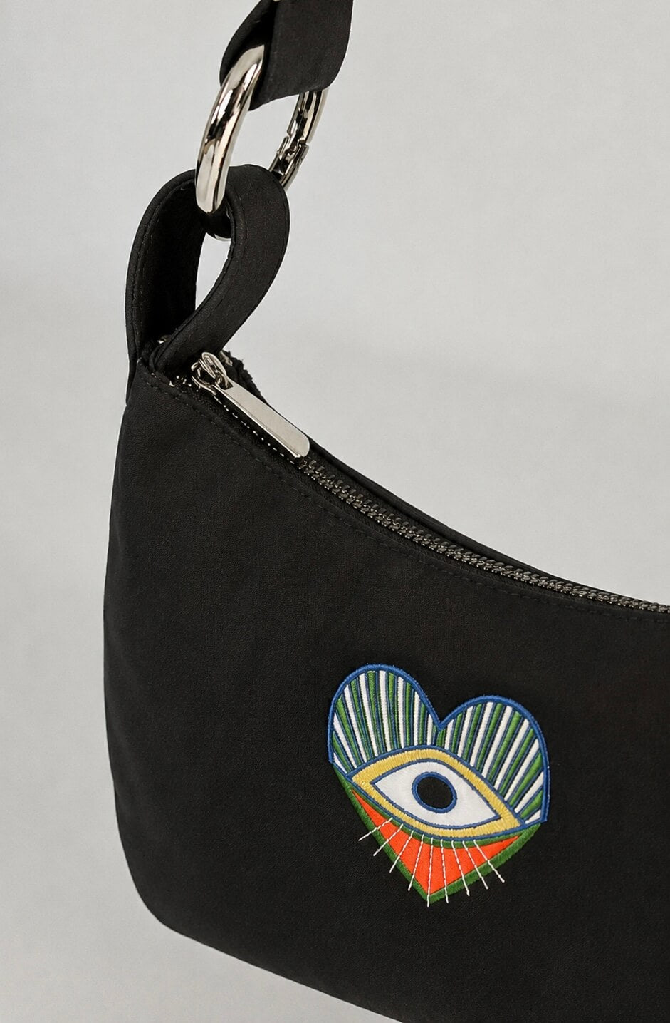 Momoc A Glance Hobo black handbag close up silver rings detail artisan embroidery vegan | Momoc Shoes