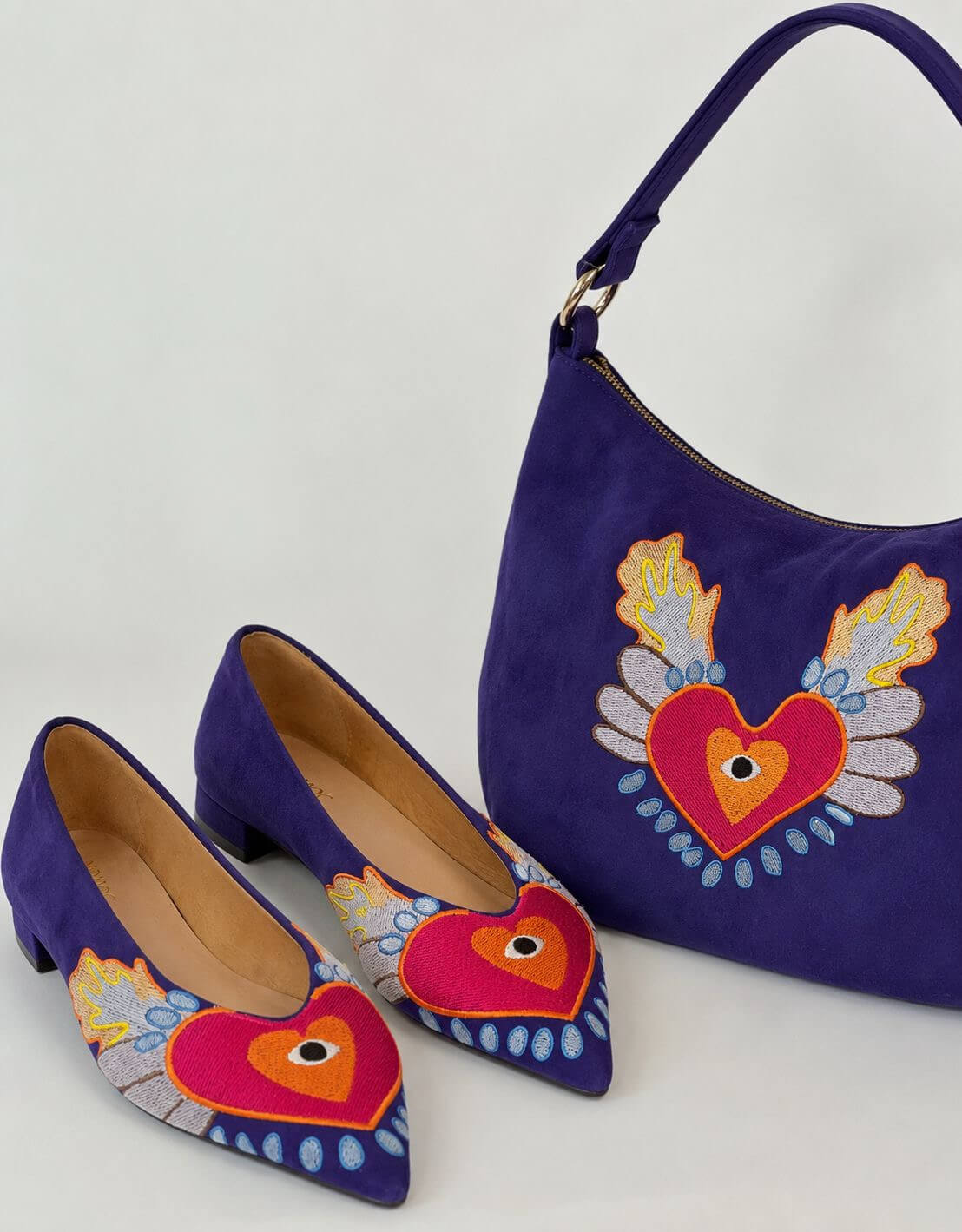 Momoc Te Recuerdo violet handbag and ballet flats set styled sacred heart embroidery collection Spain | Momoc Shoes Spain