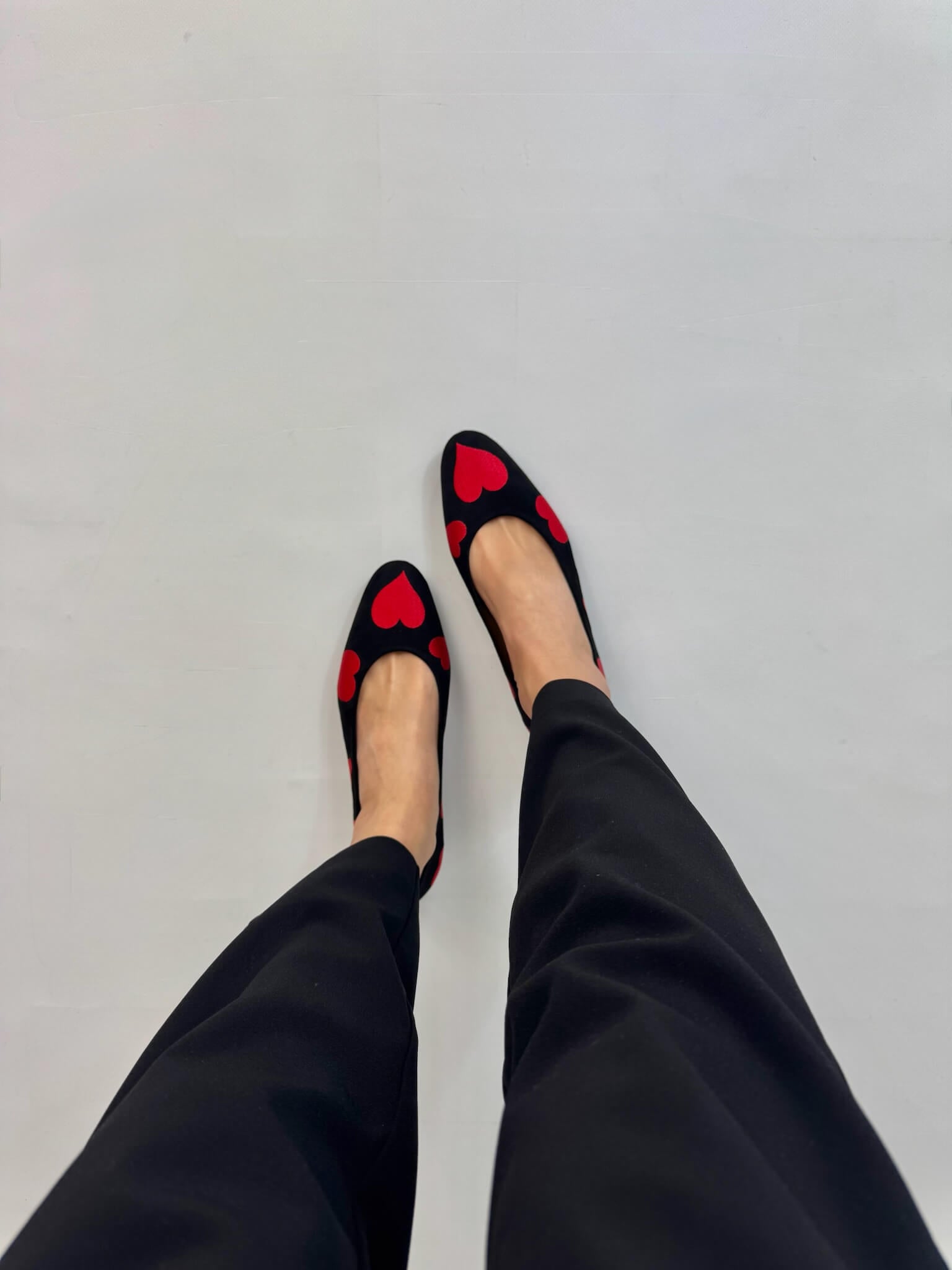 Red Heart flats top view feet white background | Momoc Shoes