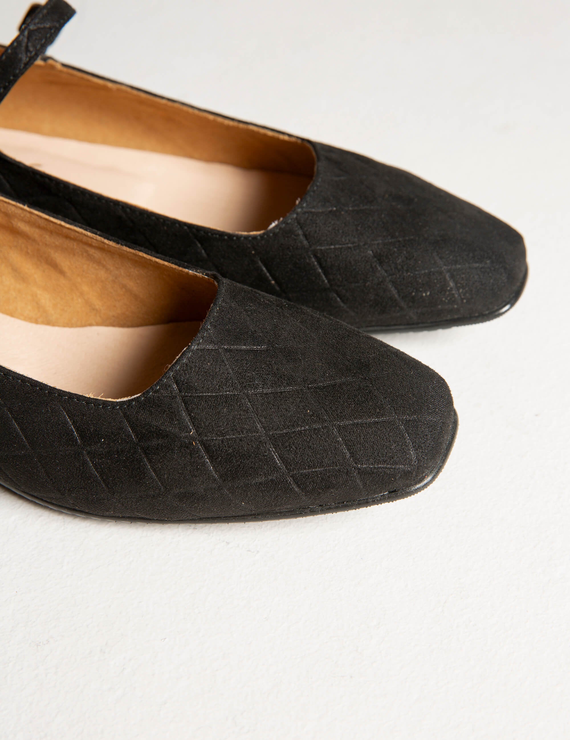 MOMOCshoes_veganandsustainableballerinas_black_rhombs_6.jpg