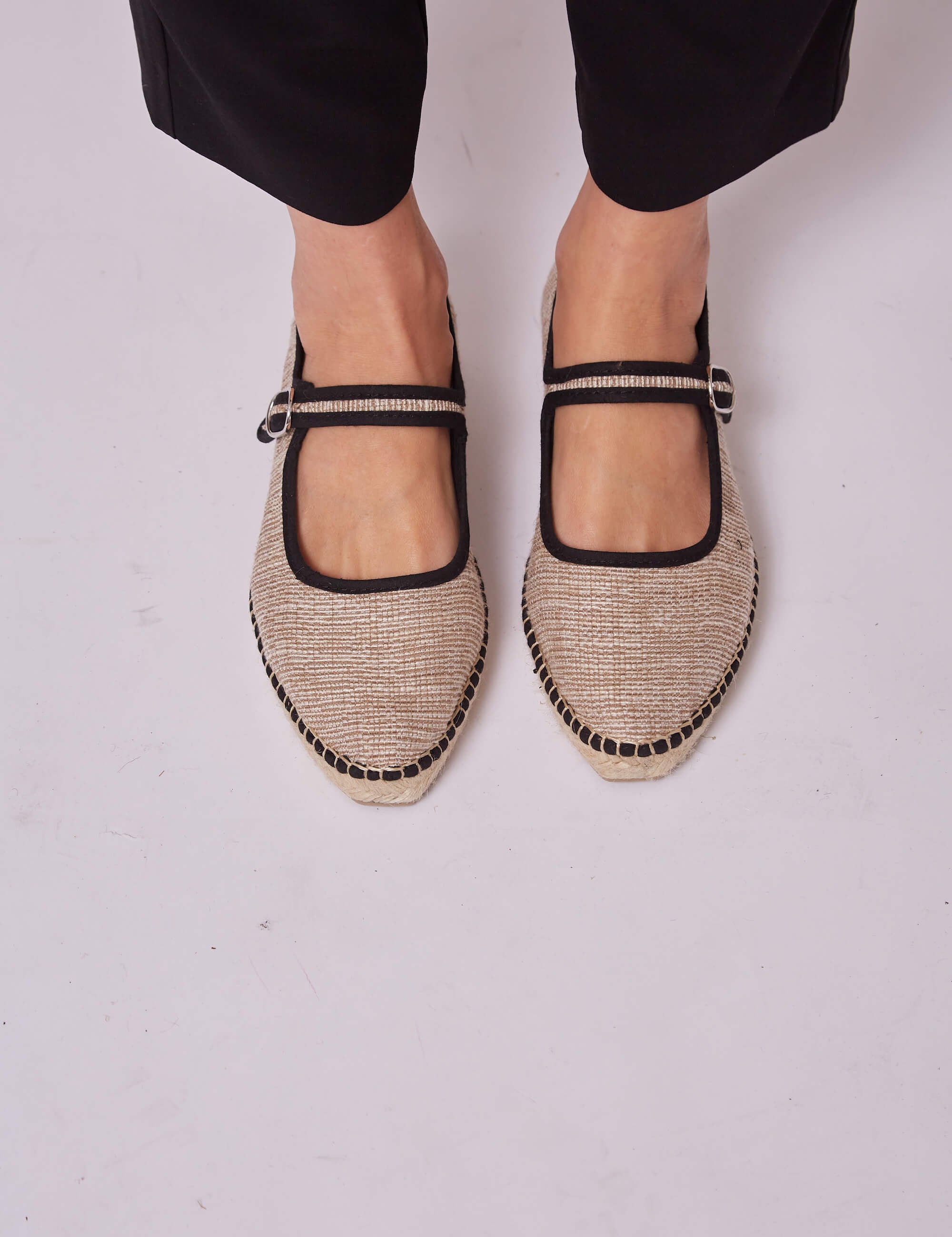 MOMOCshoes_veganandsustainablesandals_blackandbeige_9.jpg