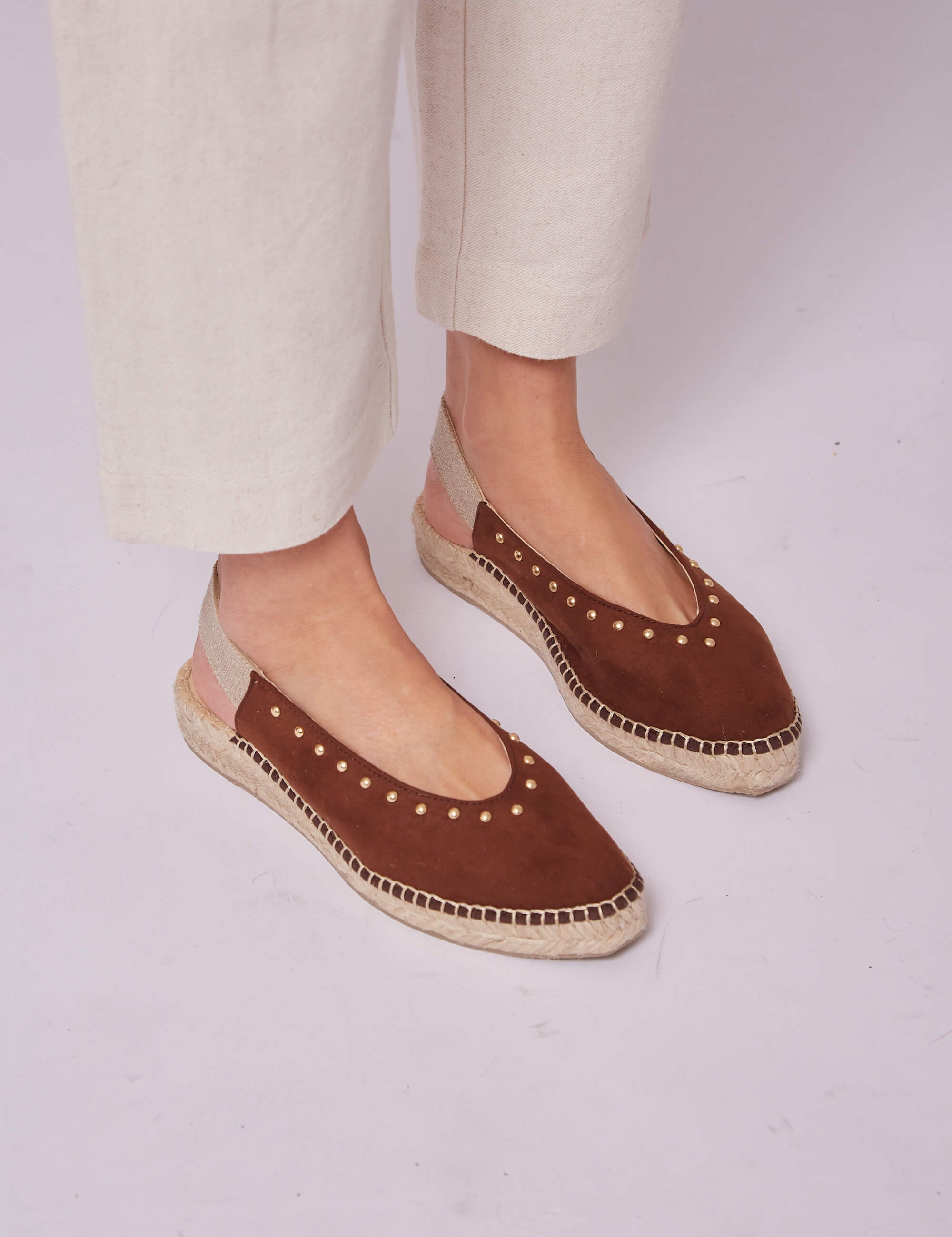 MOMOCshoes_veganandsustainablesandals_conacandtacks_1.jpg