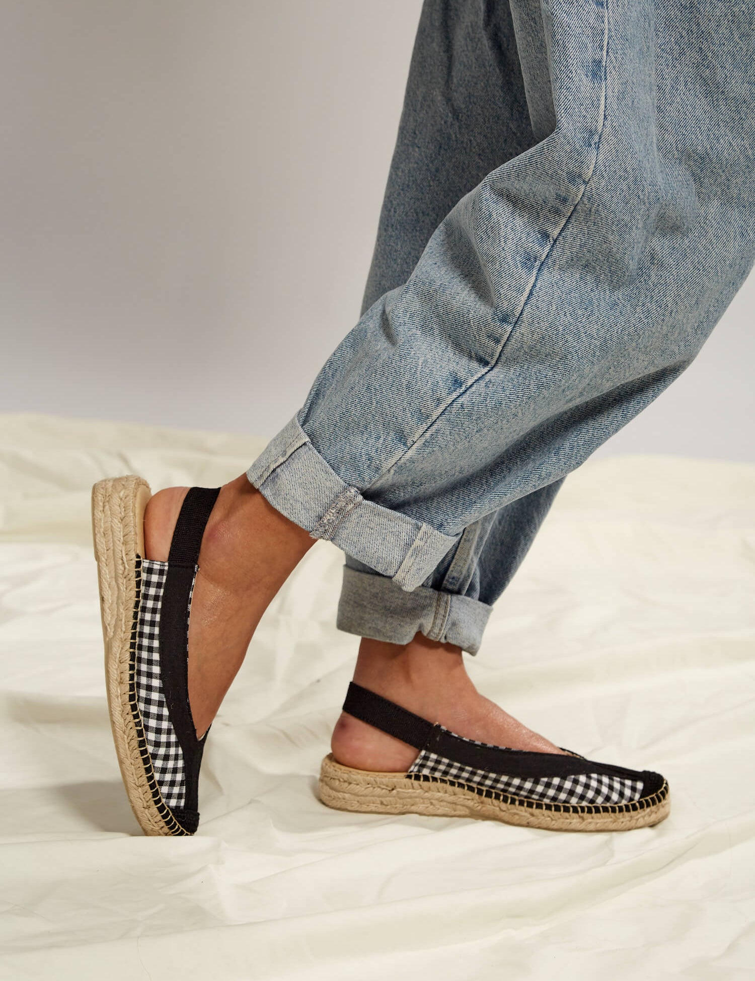 MOMOCshoes_veganandsustainablesandals_vichyblackandwhiteV2_1.jpg