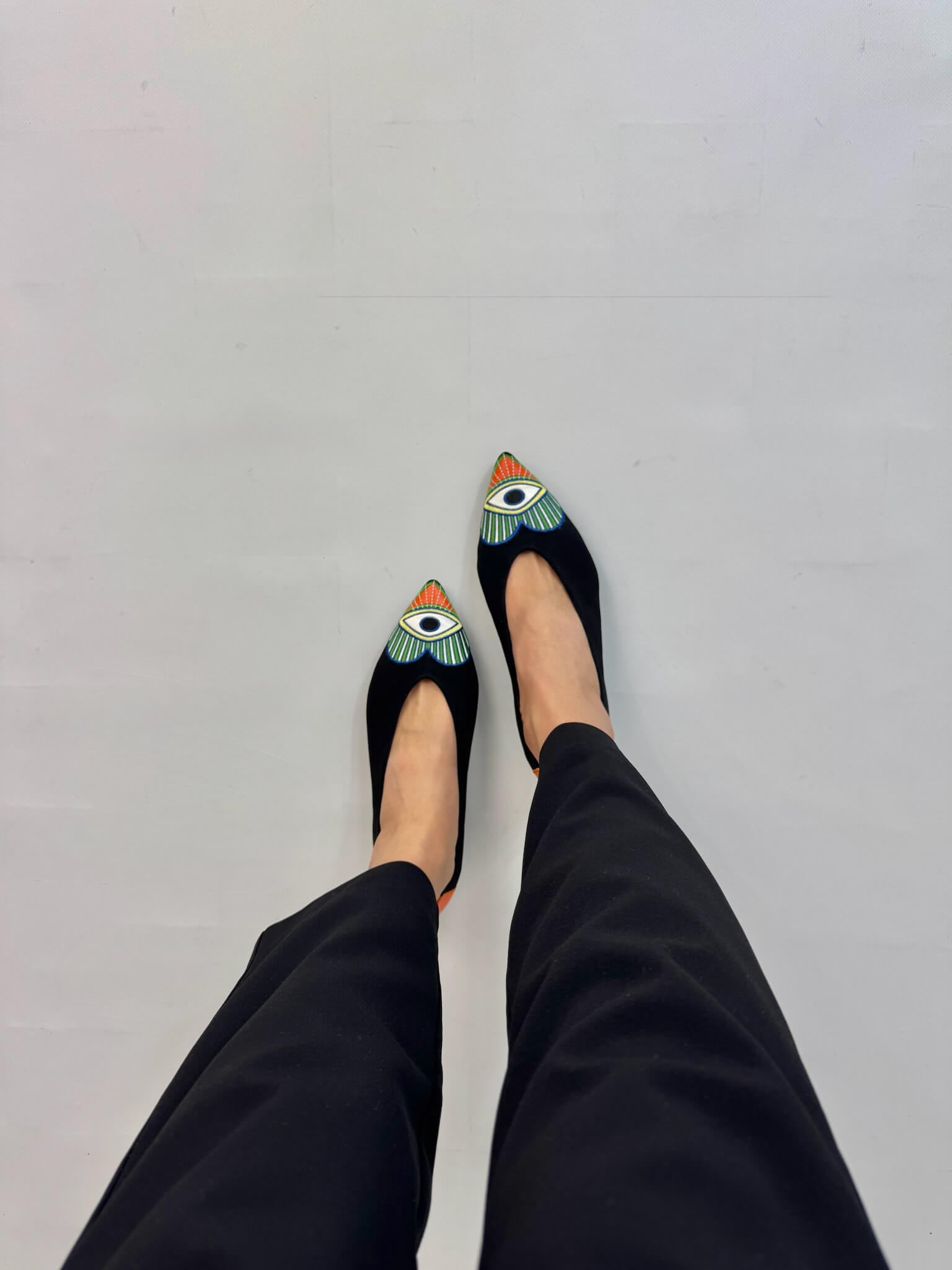 A Glance embroidered ballet flats top view | Momoc Shoes