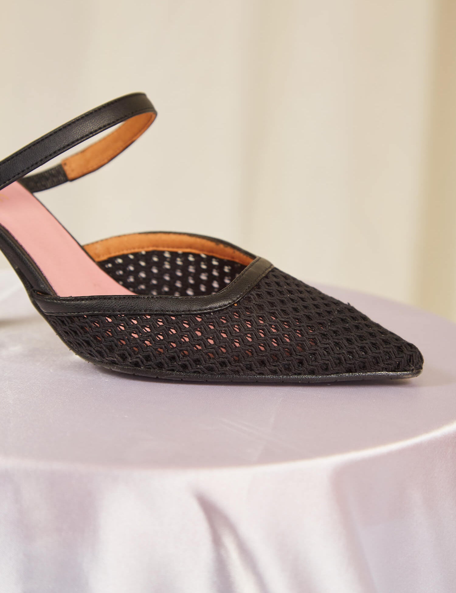 Momoc_Summer_sustainableandveganshoes_heels_Ibizablack_19.jpg