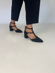 Momoc Bambu Negro black bamboo midi heel side view black trousers white background | Momoc Shoes Spain