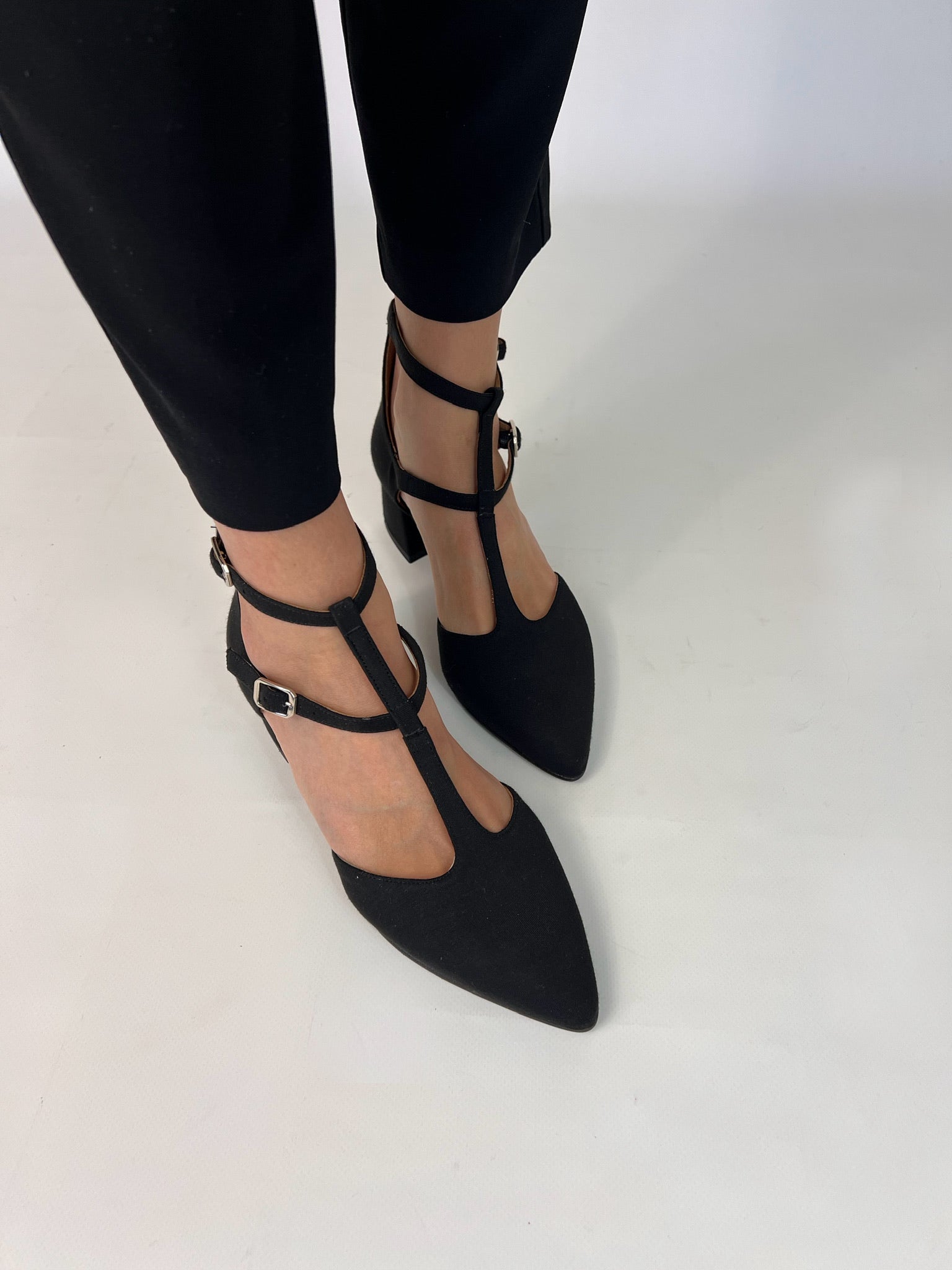 Momoc Bambu Negro black bamboo midi heel worn top view black trousers sustainable Spain | Momoc Shoes