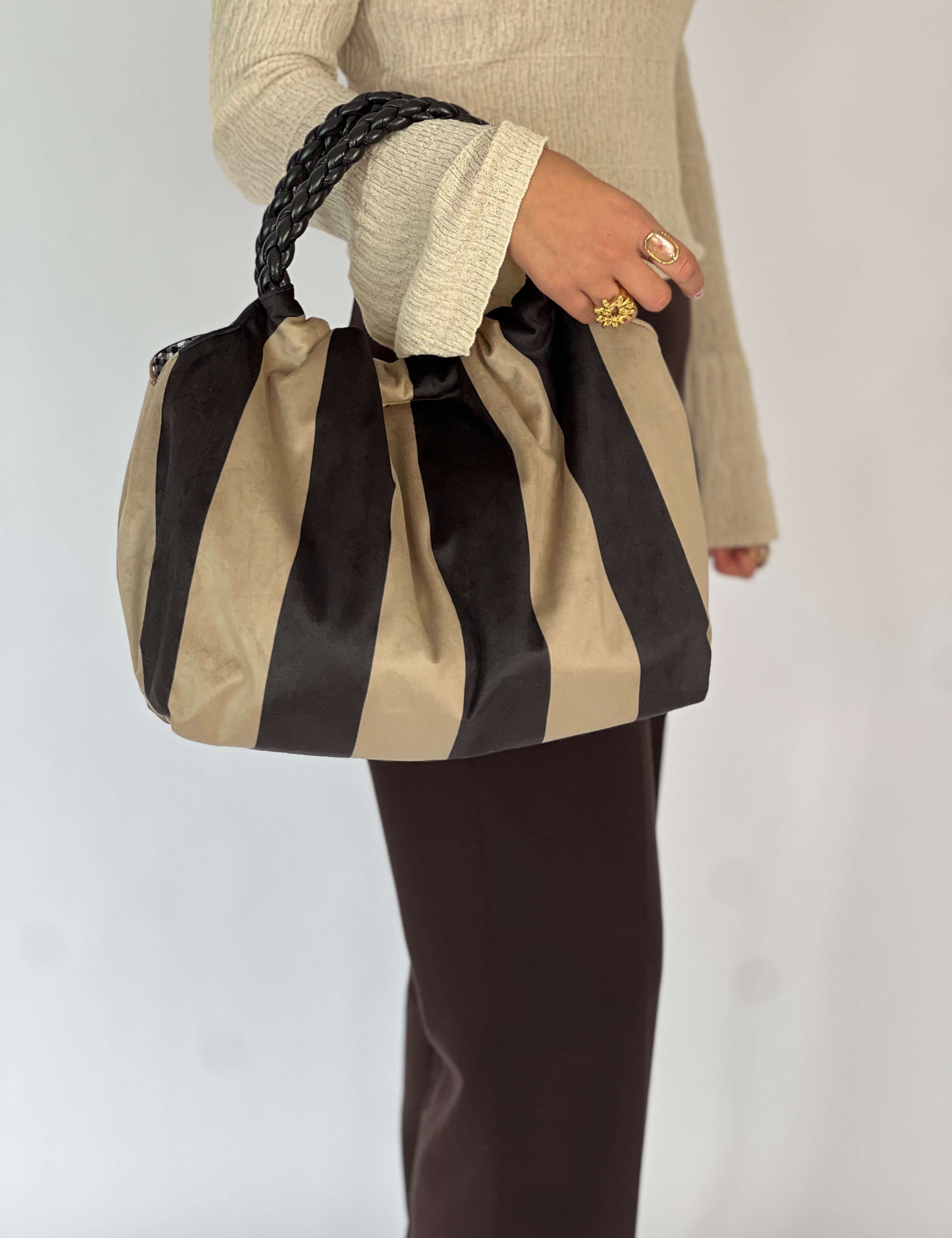 Momoc_shoes_bolsos_handbags_beige_y_negro_24.jpg