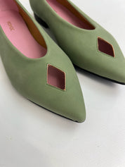 Momoc Elsa green ballet flat side profile rhombus cutout detail powder pink insole vegan | Momoc Shoes