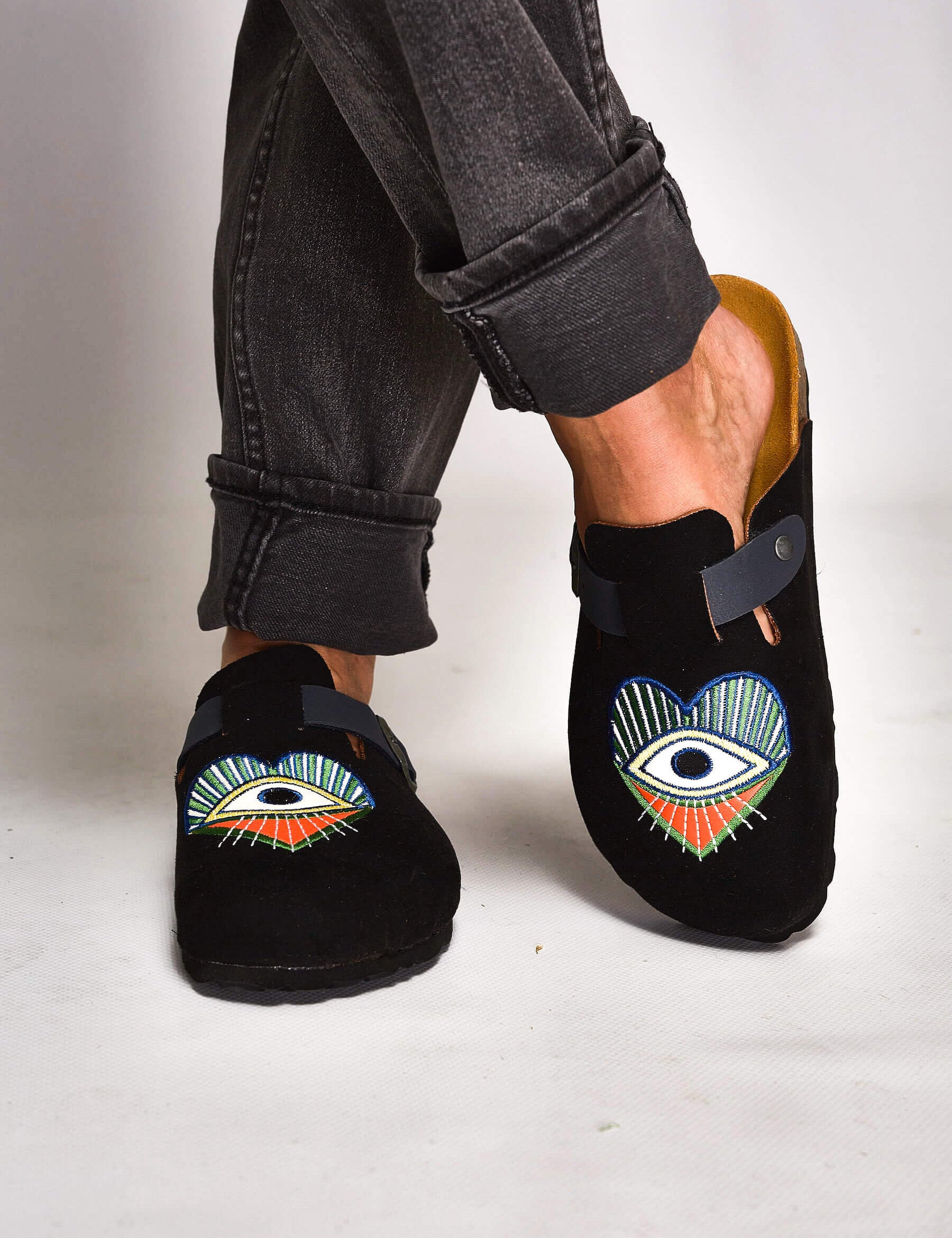 Momoc_shoes_vegan_and_sustainable_birkenstock_heart_and_eye_16_2.jpg