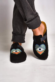Zuecos A Glance