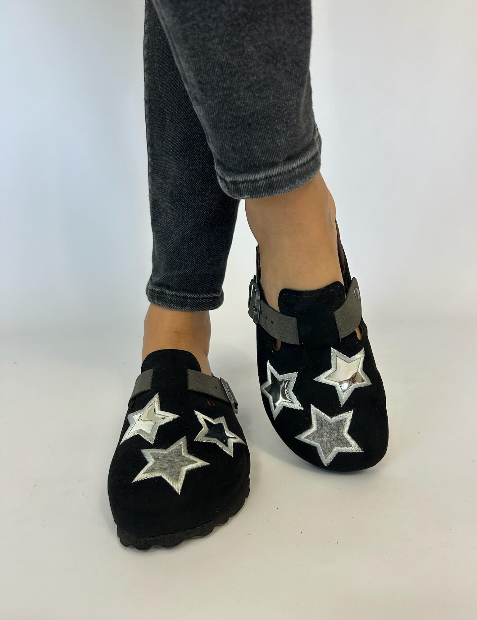 Momoc_shoes_vegan_and_sustainable_clogs_stars_21.jpg