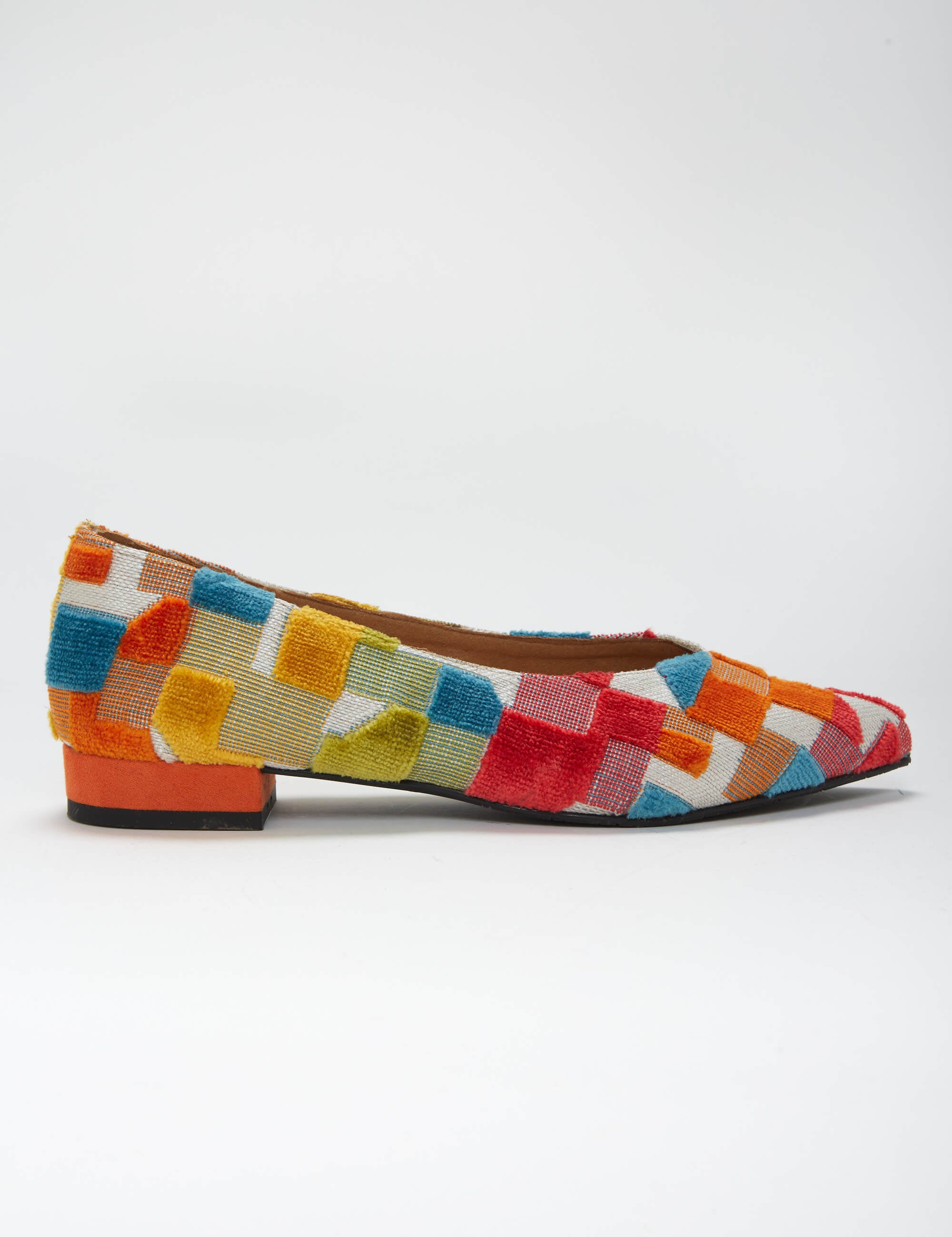 Momoc_shoes_vegan_and_sustainable_frigiliana_2775d9c7-4bdd-42ce-9a09-af1307d6a91d.jpg