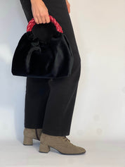 Momoc Bolso de mano Terciopelo negro Asa burdeos