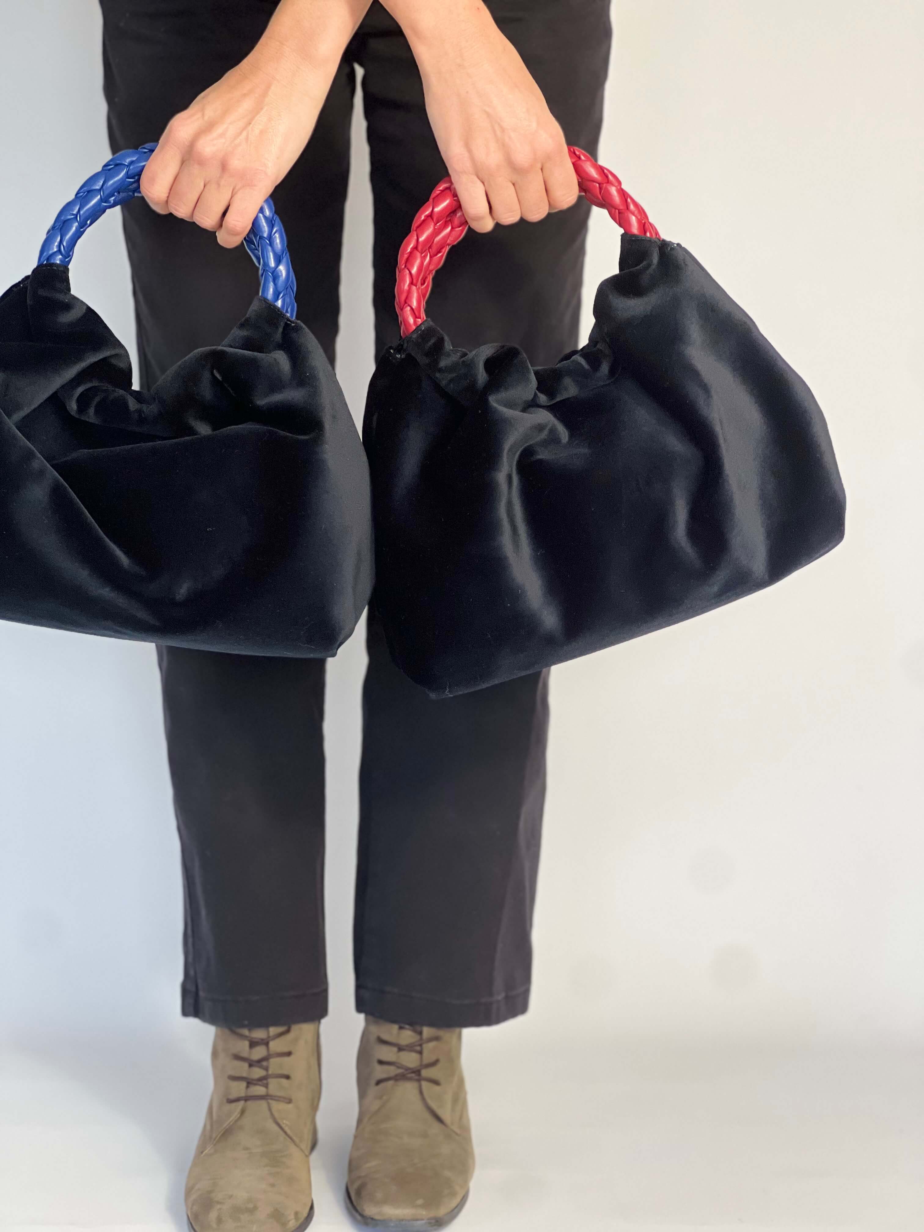 Momoc Bolso de mano Terciopelo negro Asa Cobalto