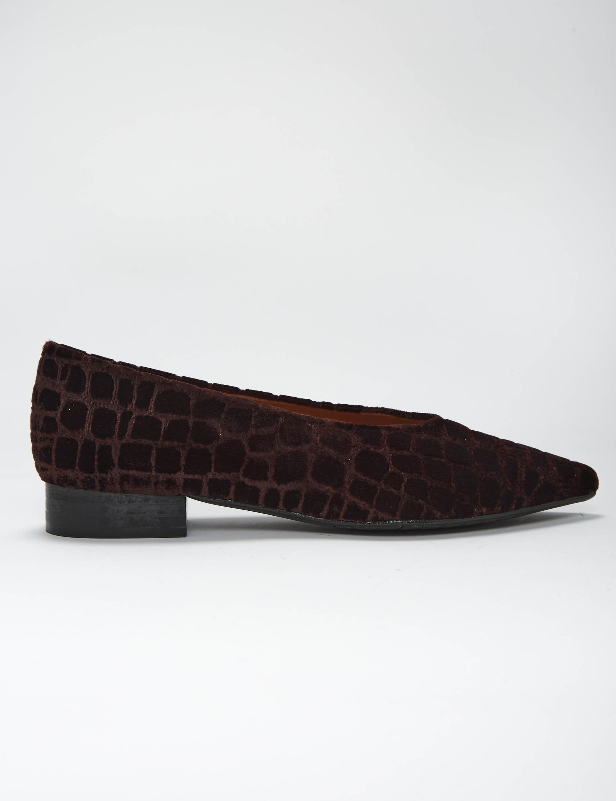 Momoc_shoes_vegan_and_sustainable_marron_bali.jpg