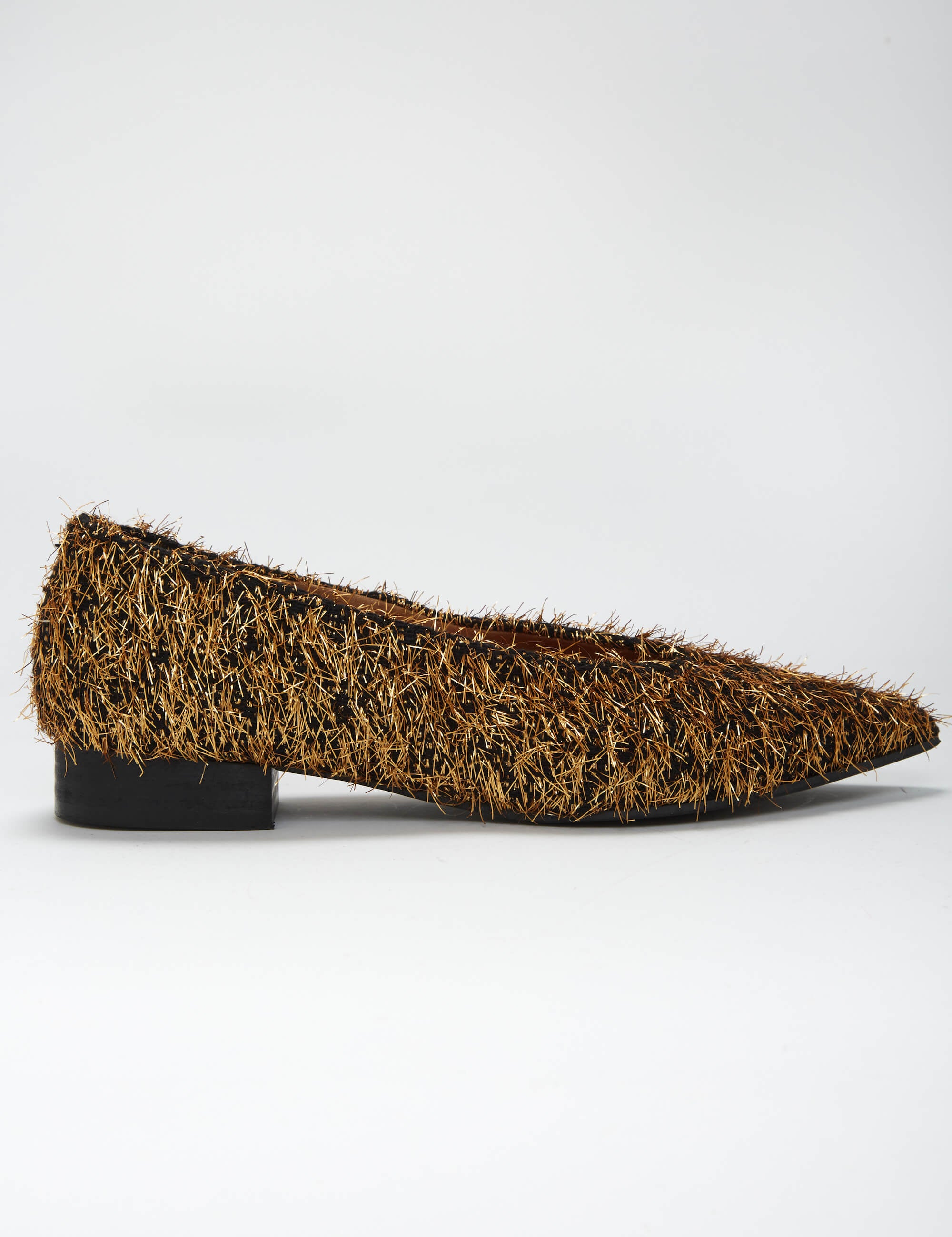 Momoc_shoes_vegan_and_sustainable_metal_furry_6b833d54-01f0-4563-8ab8-40e841300231.jpg