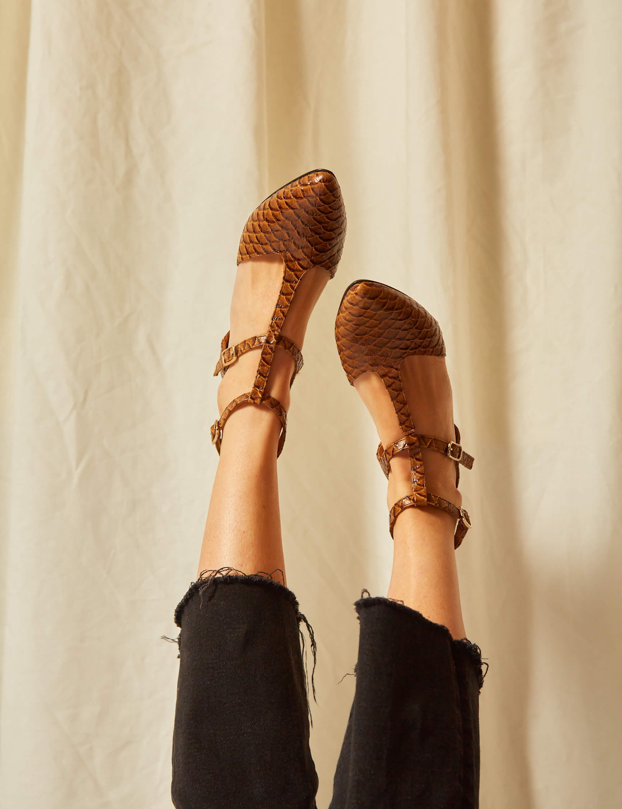 Momoc Zahara brown scale midi heel worn side view black trousers cream background | Momoc Shoes