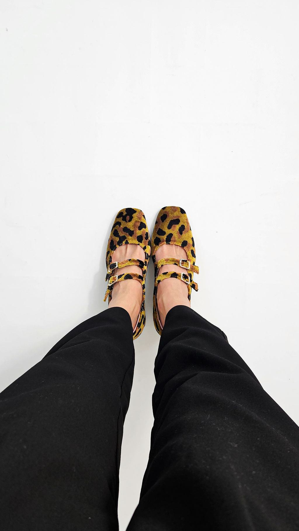 Momoc Bardot leopard velvet midi heels worn top view black trousers Mary Jane vegan Spain | Momoc Shoes Spain