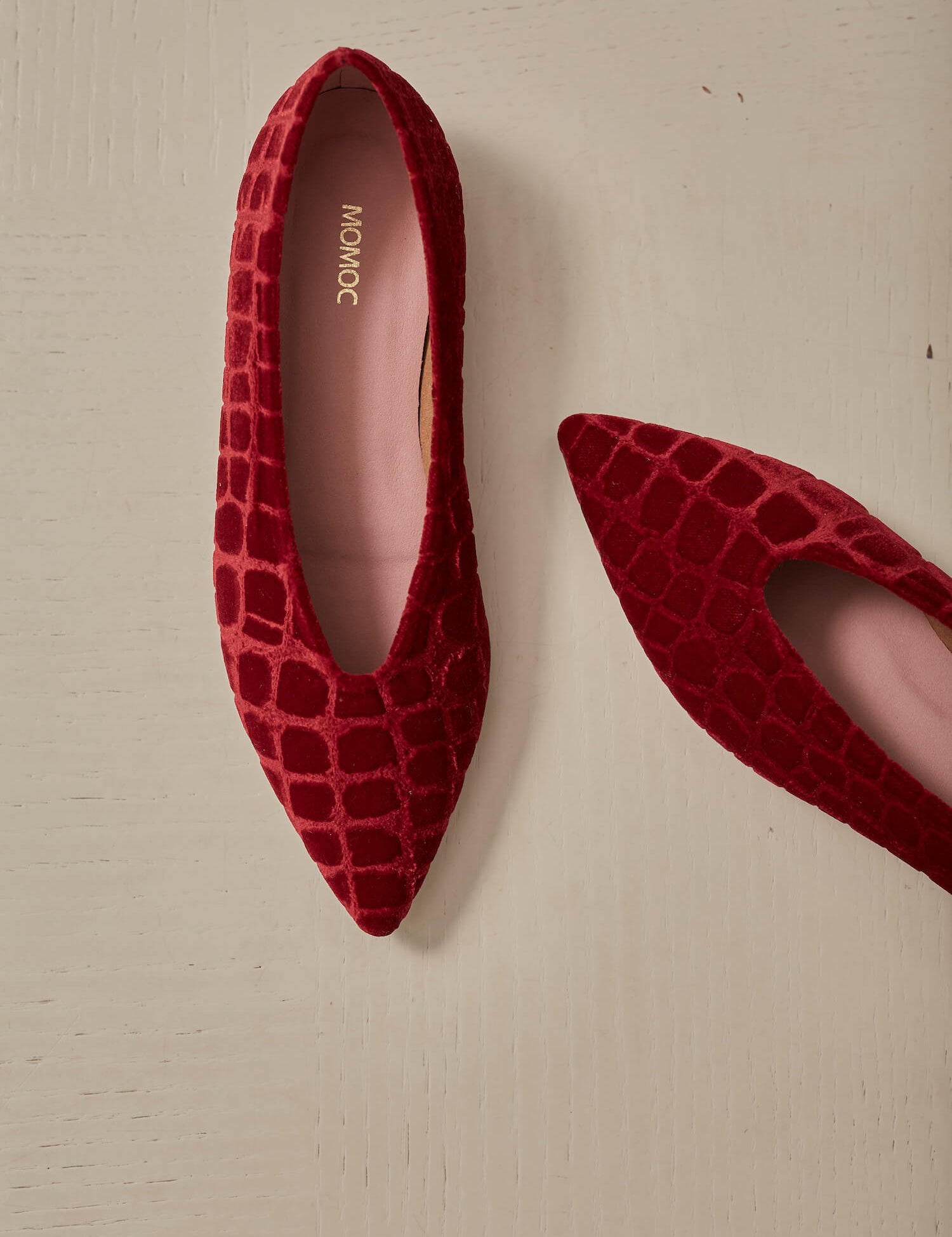 Momoc_shoes_vegan_and_sustainable_red_velvet_3.jpg