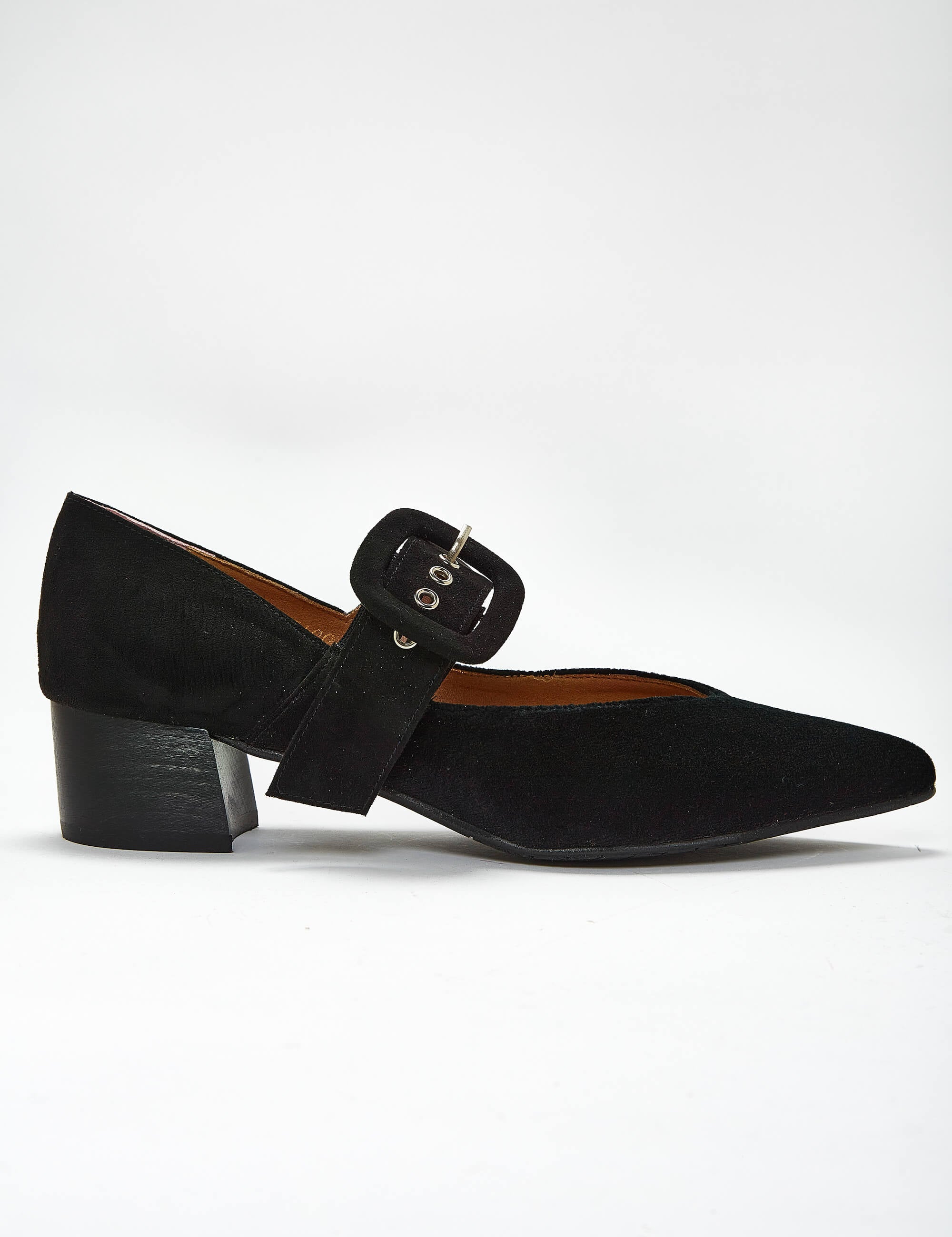 Momoc_shoes_vegan_and_sustainable_tacon_midi_hebilla_negra.jpg