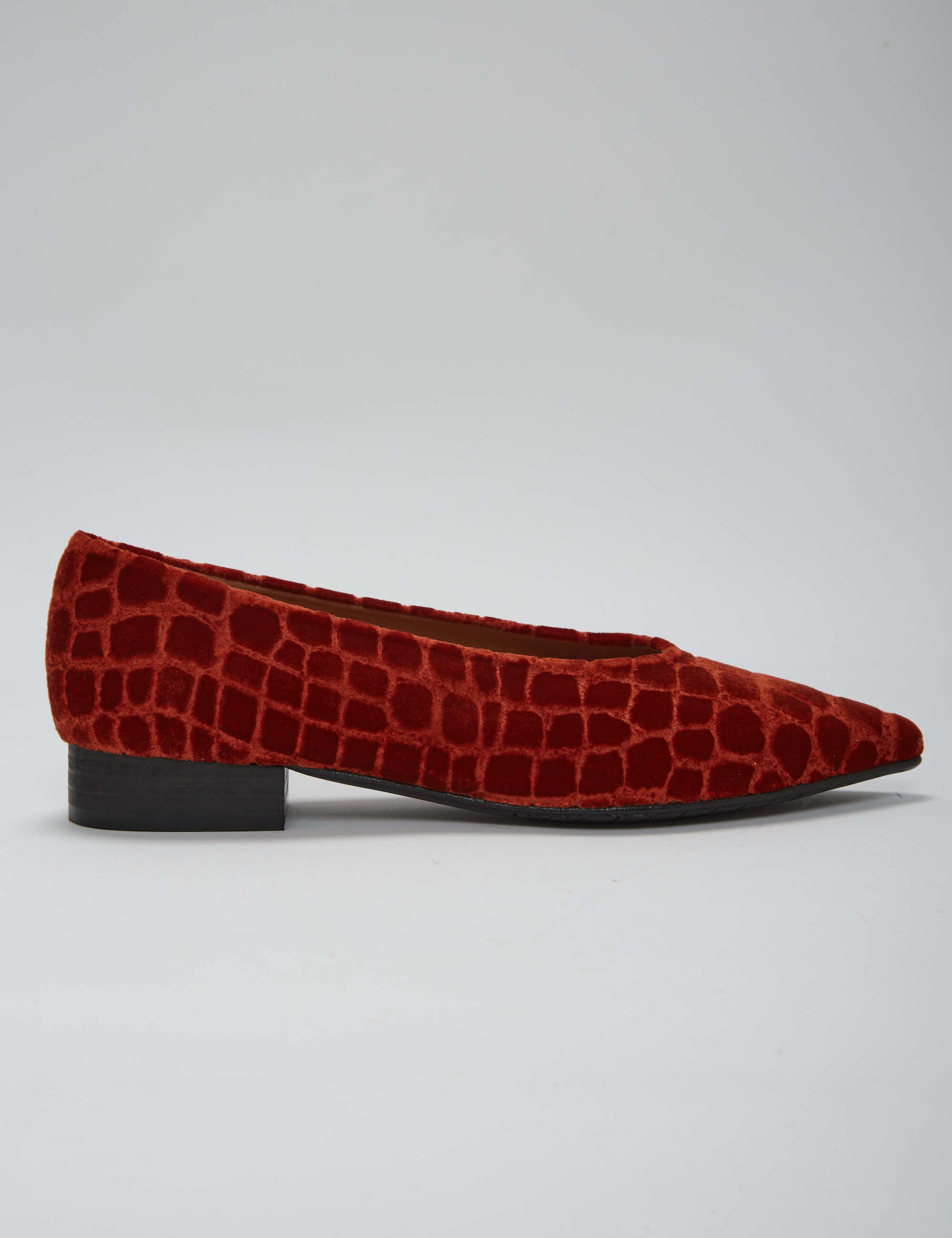 Momoc_shoes_vegan_and_sustainable_teja_bali.jpg