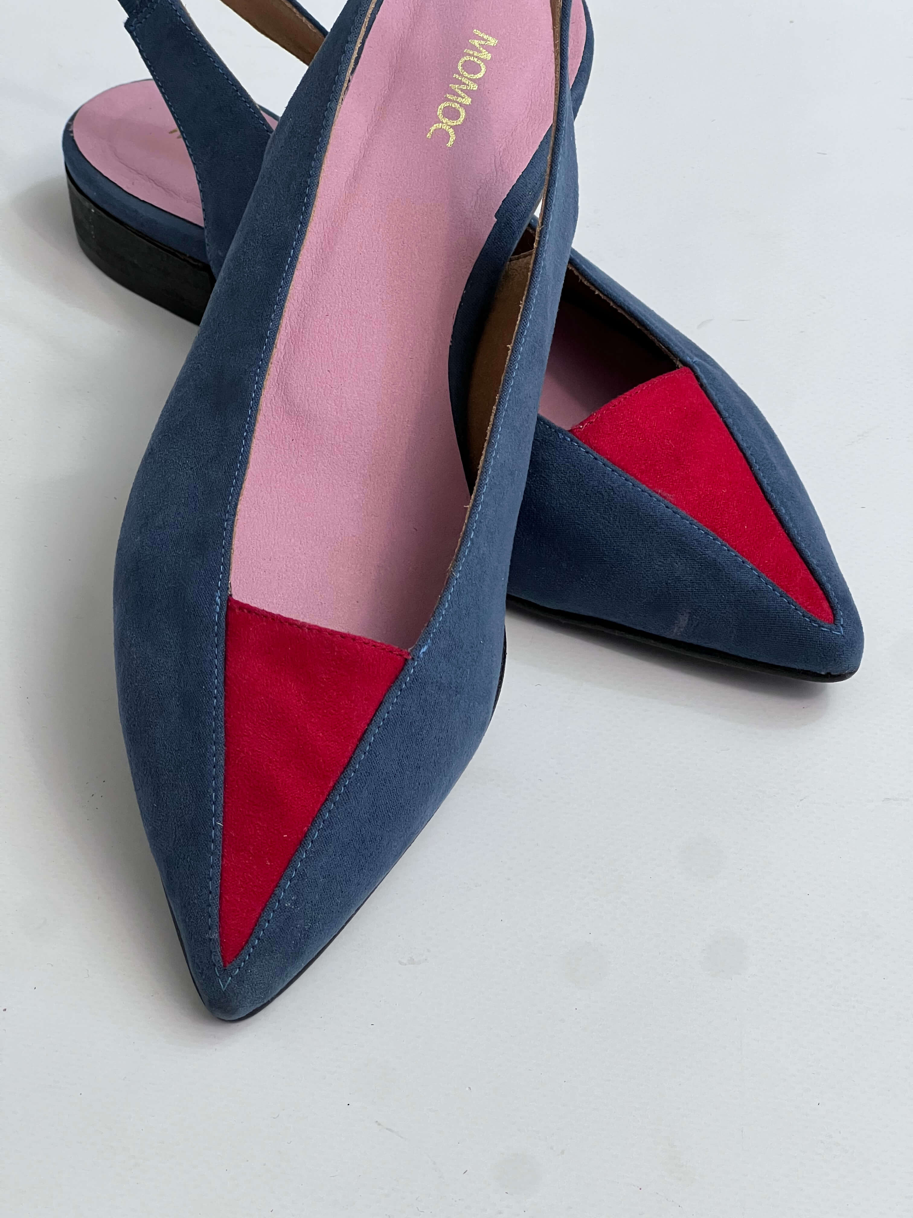 Momoc Luna backless sandals pair detail view of the point petrol blue red toe pink insole white background | Momoc Shoes Spain