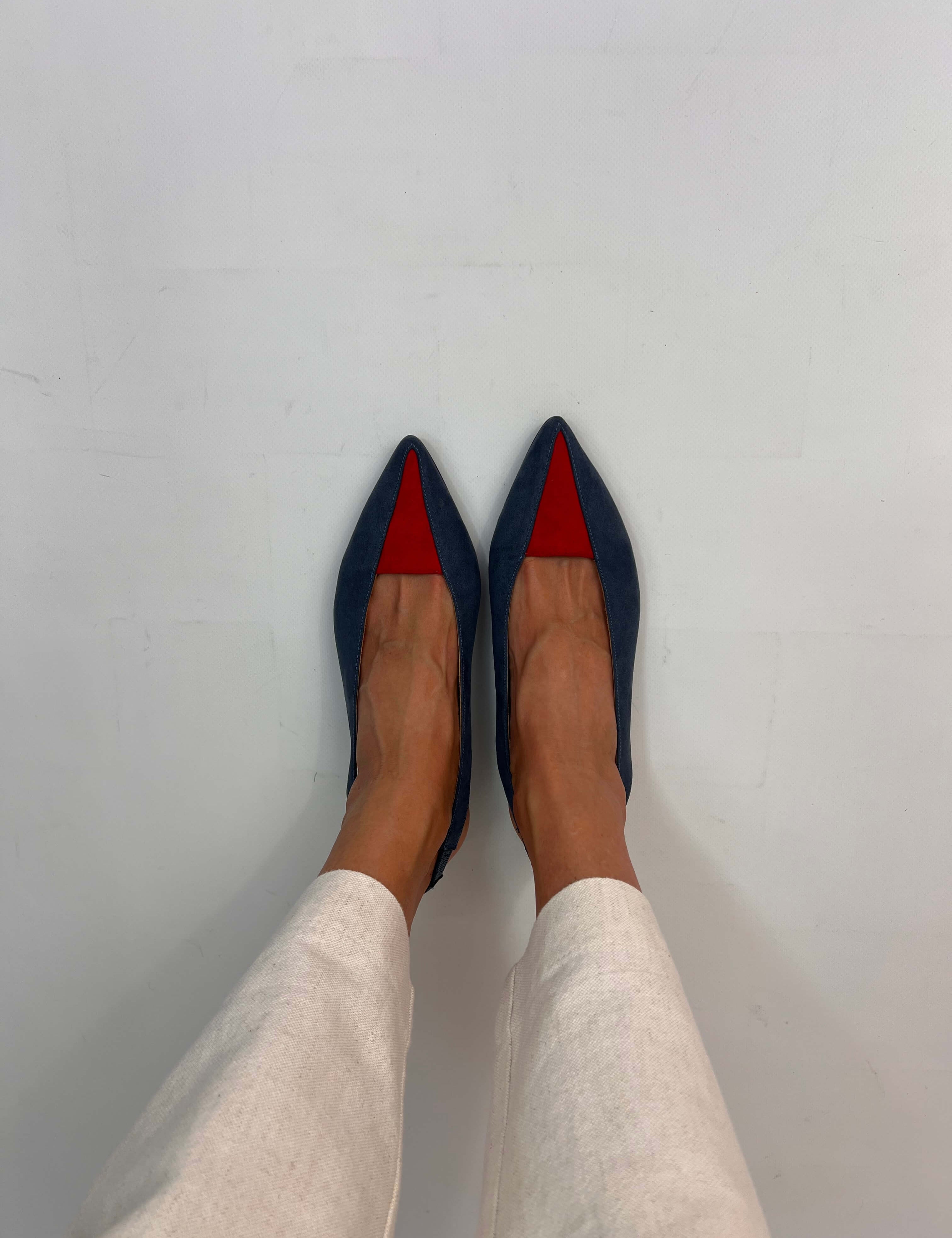 Momoc Luna backless sandals pair top view petrol blue red toe pink insole with beige trousers and white background | Momoc Shoes Spain