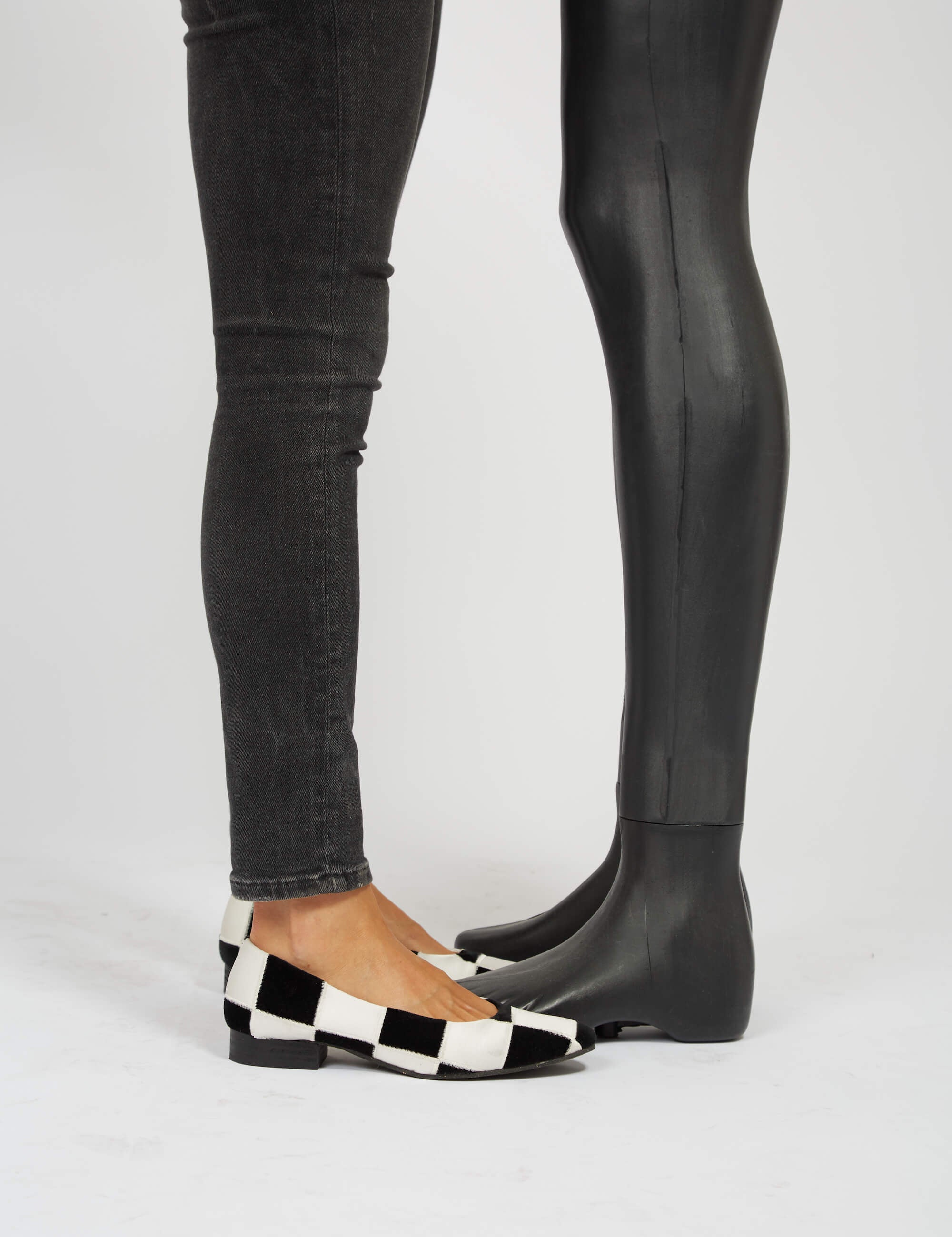 Momoc_veganandsustainableshoes_vichywhiteandblack_14.jpg