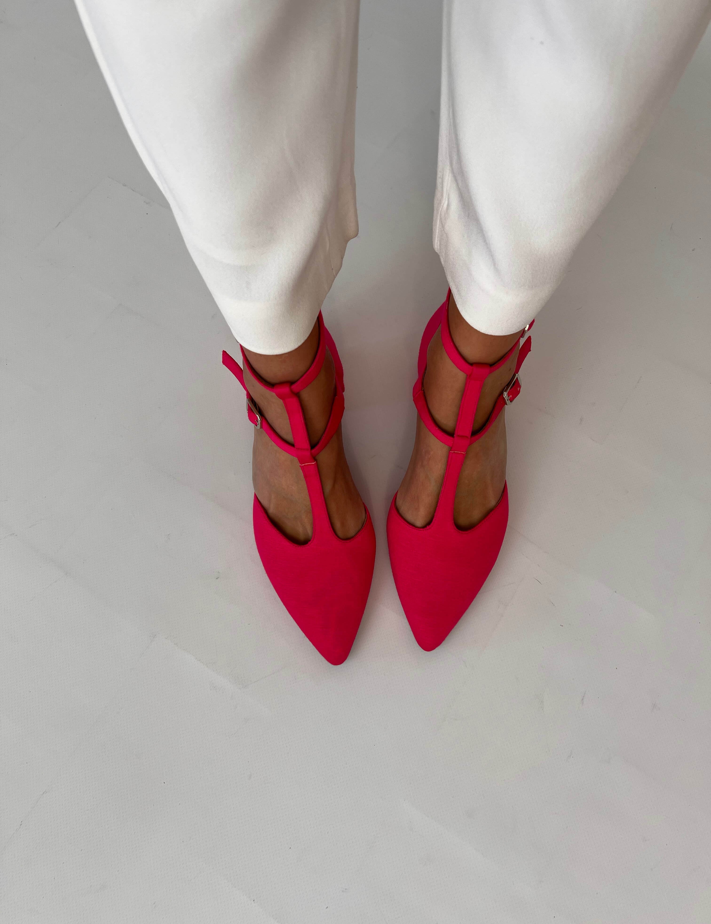 Momoc Bambu Rosa midi heel worn top view white trousers pink bamboo fabric | Momoc Shoes