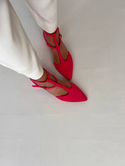 Momoc Bambu Rosa sustainable midi heel side view white background white trousers | Momoc Shoes Spain