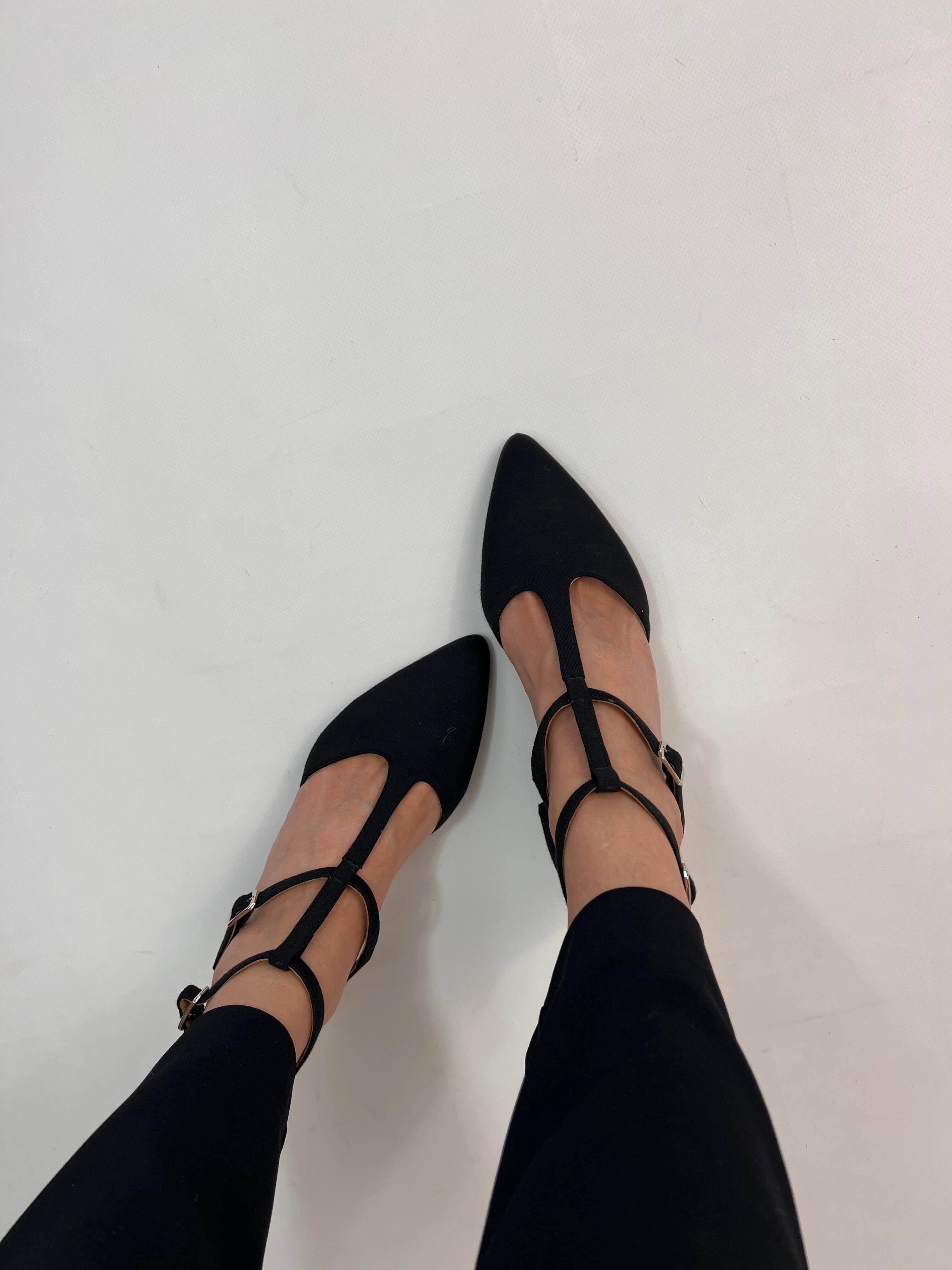Momoc Bambu Negro black bamboo fabric midi heel pair side view handmade Spain | Momoc Shoes Spain