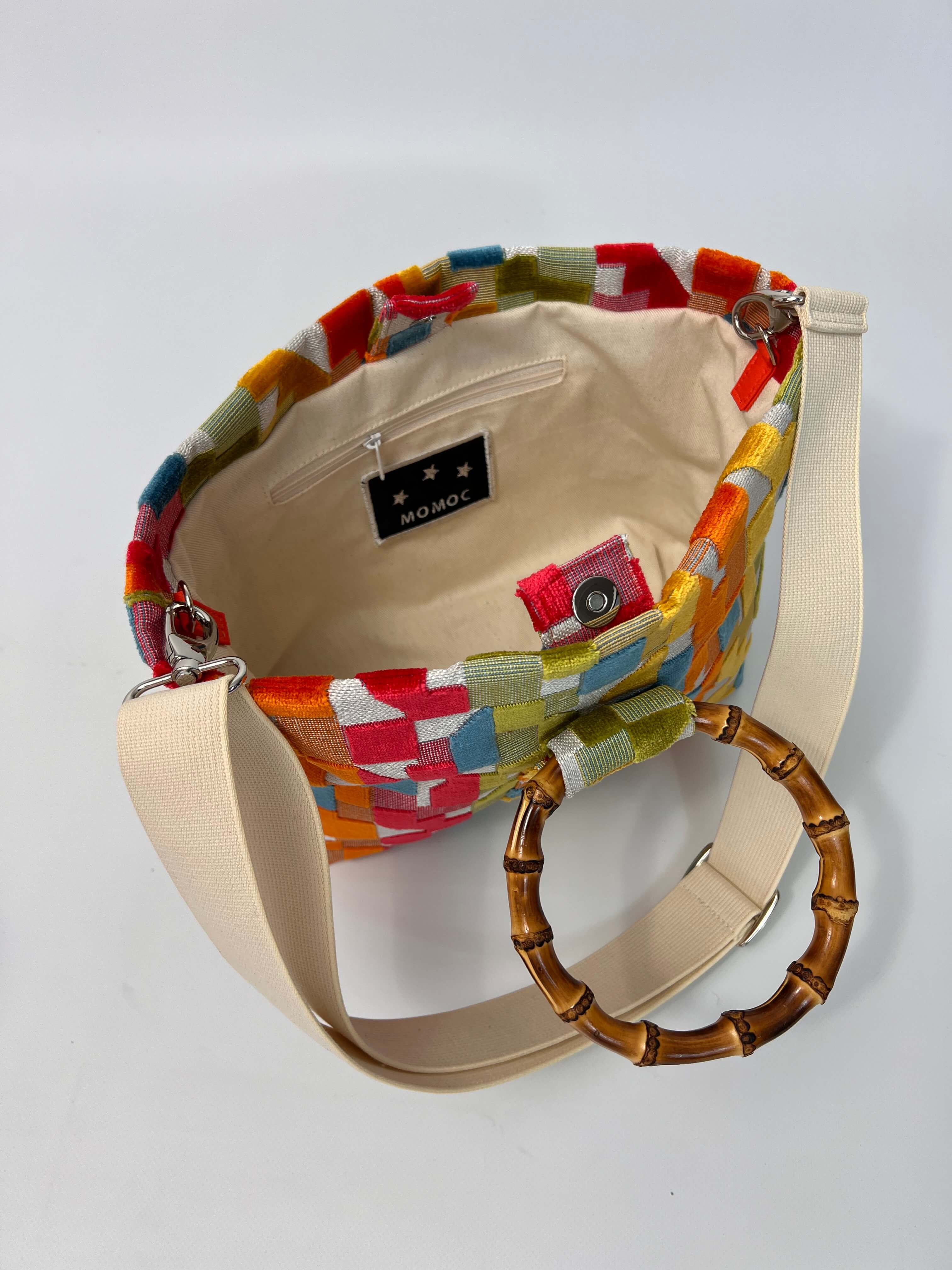 Momoc Frigiliana Mosaic Bamboo bag interior natural cotton lining brand label detail | Momoc Shoes Spain