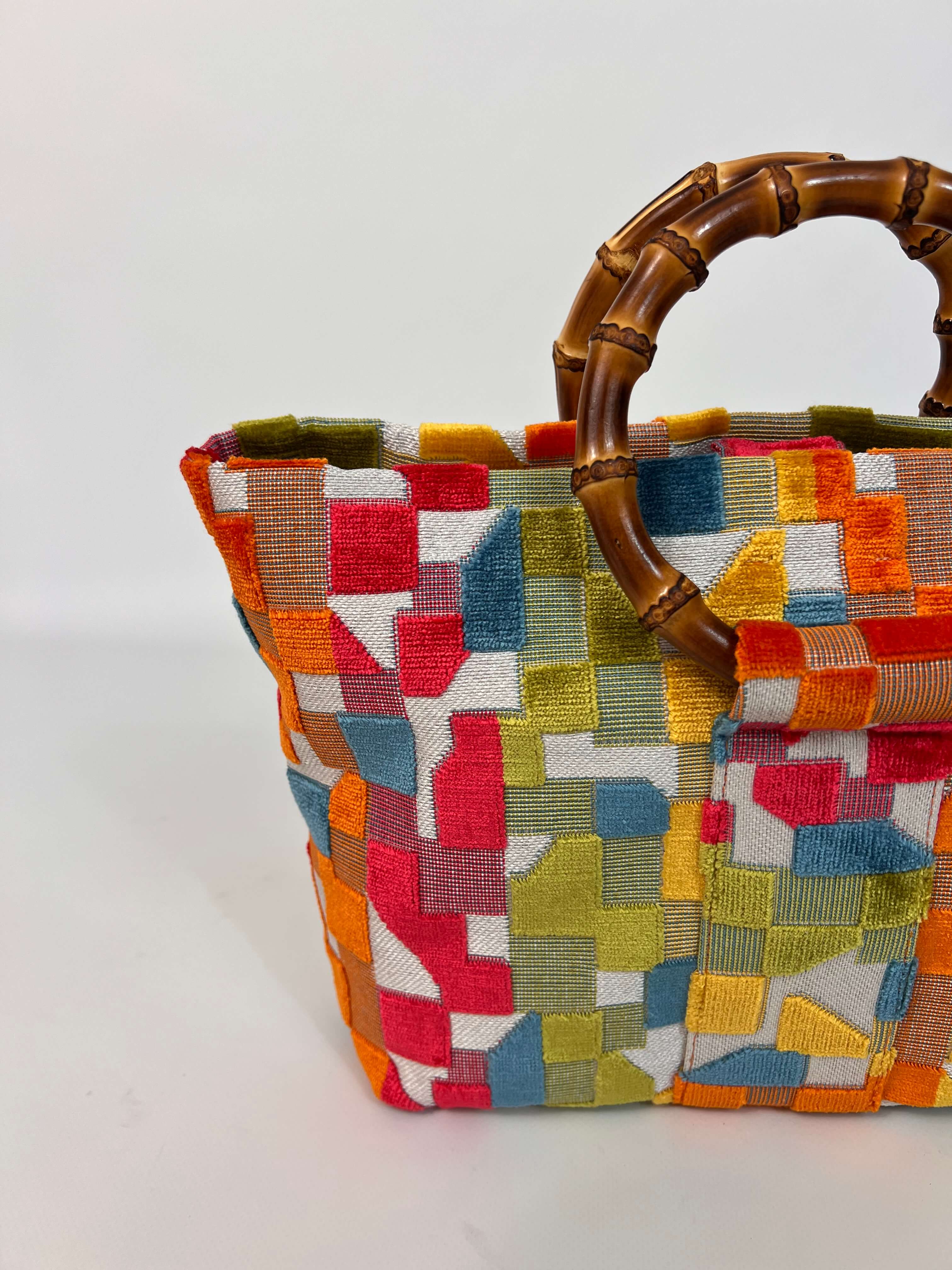Momoc Frigiliana Mosaic Bamboo bag close up natural bamboo round handles colourful print | Momoc Shoes