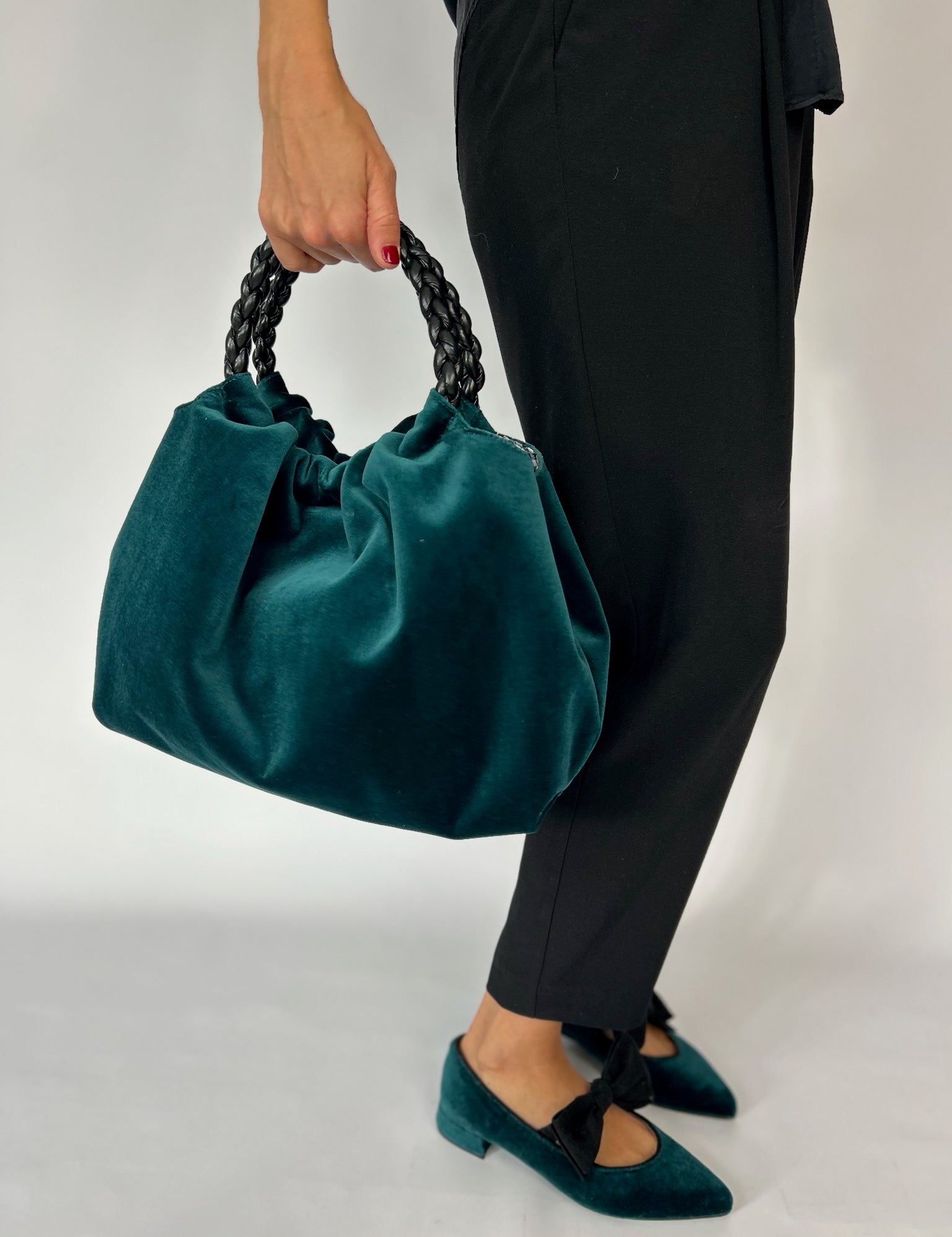 Momocshoes_handbags_greenvelvet_11.jpg