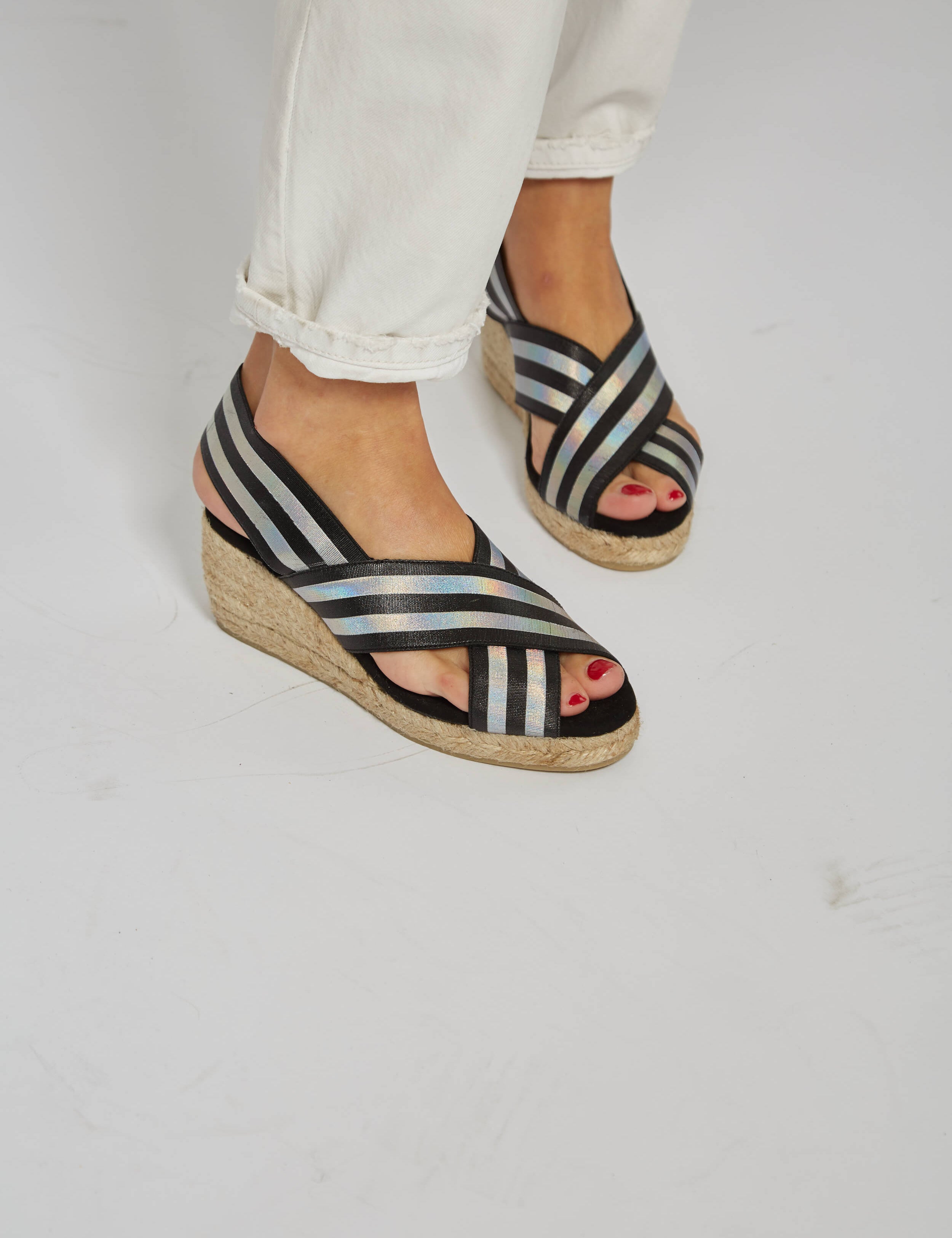 Momocshoes_sandals_juteandelastic_metalizado_1.jpg