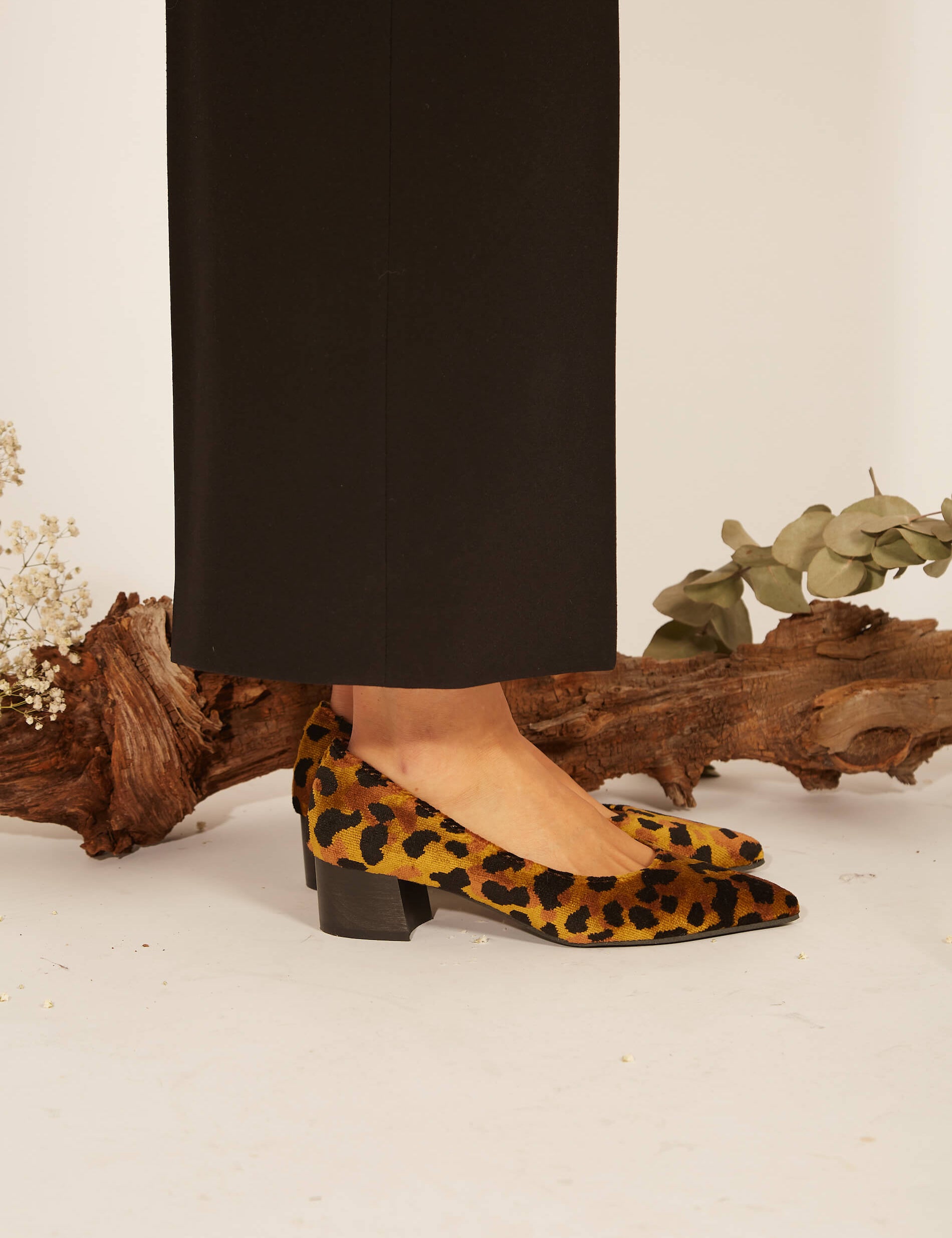 Momocshoes_sustainableandvegan_leopardanimalprint_brownballerinas_1.jpg