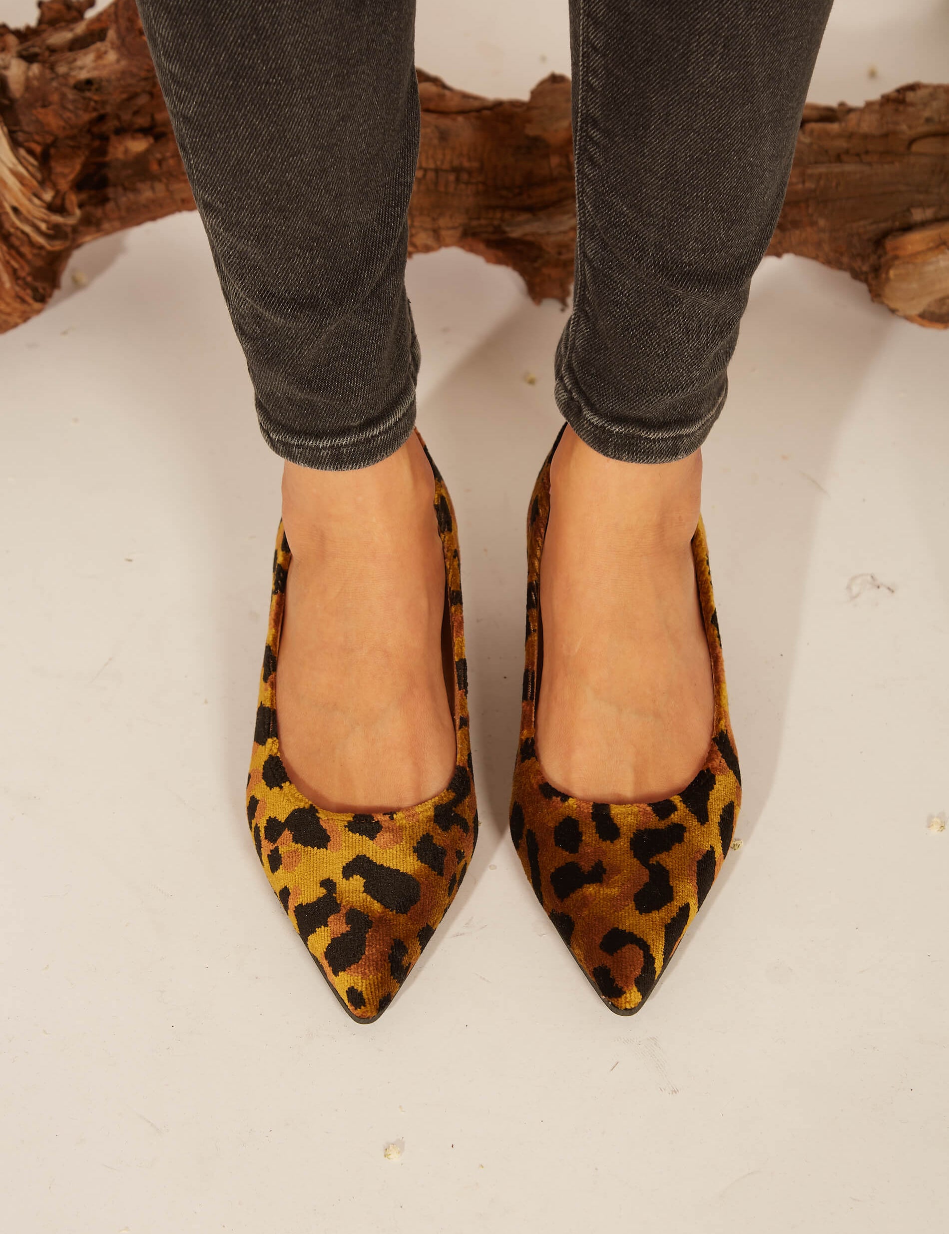 Momocshoes_sustainableandvegan_leopardanimalprint_brownballerinas_5.jpg