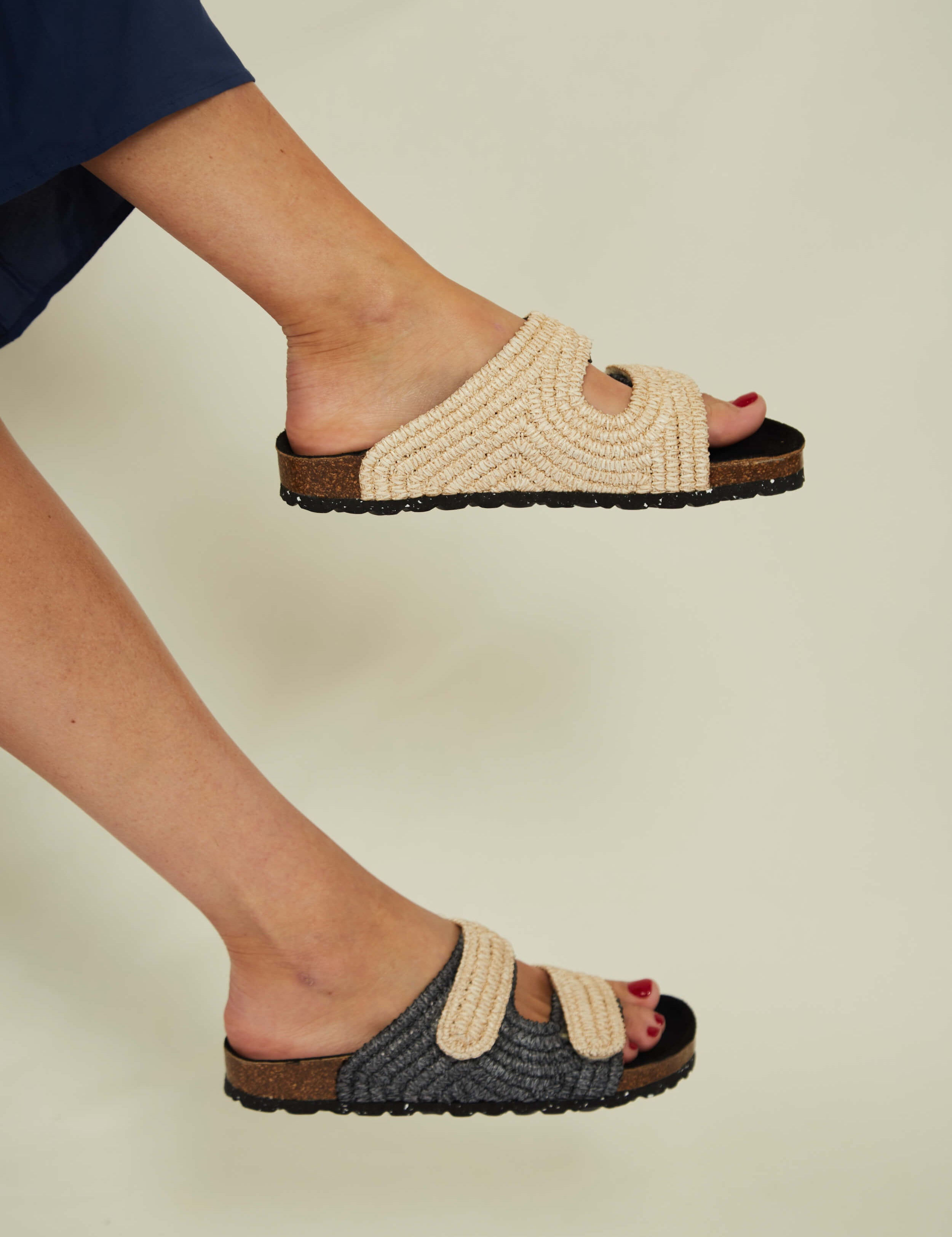 Momocshoes_sustainableandvegansandals_bio_blackandwhite_17.jpg
