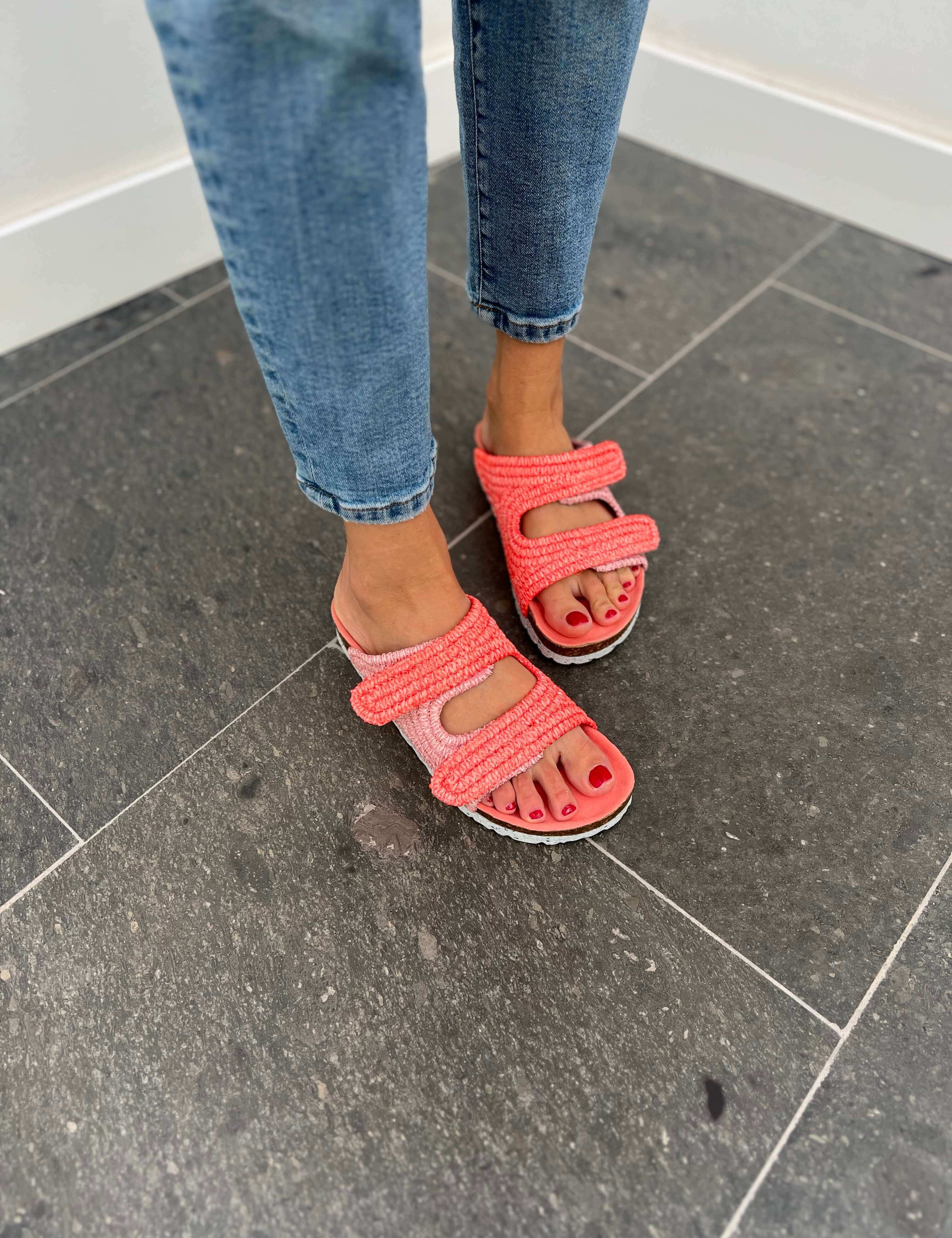 Momocshoes_sustainableandvegansandals_bio_pinkandorange_10.jpg