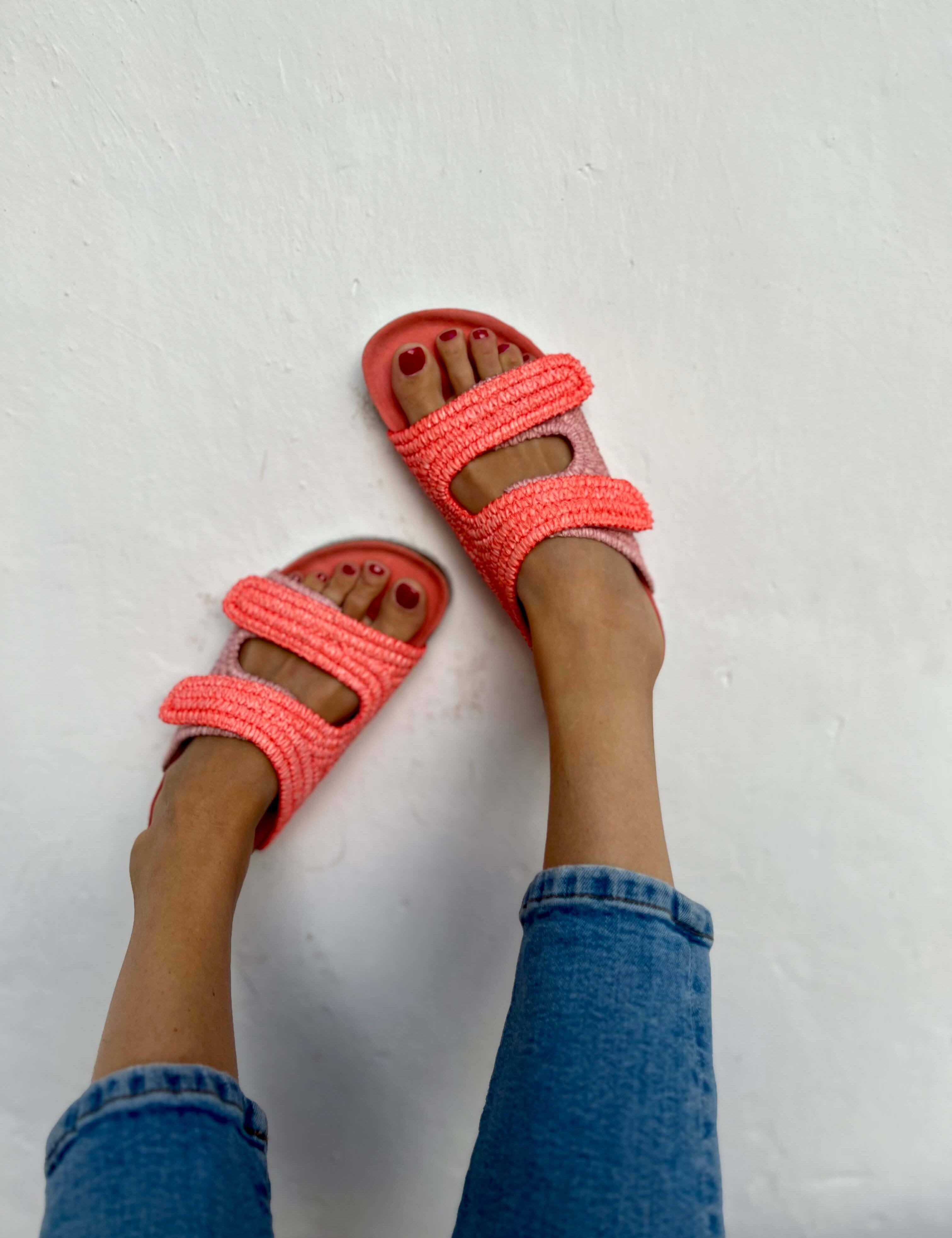 Momocshoes_sustainableandvegansandals_bio_pinkandorange_3.jpg
