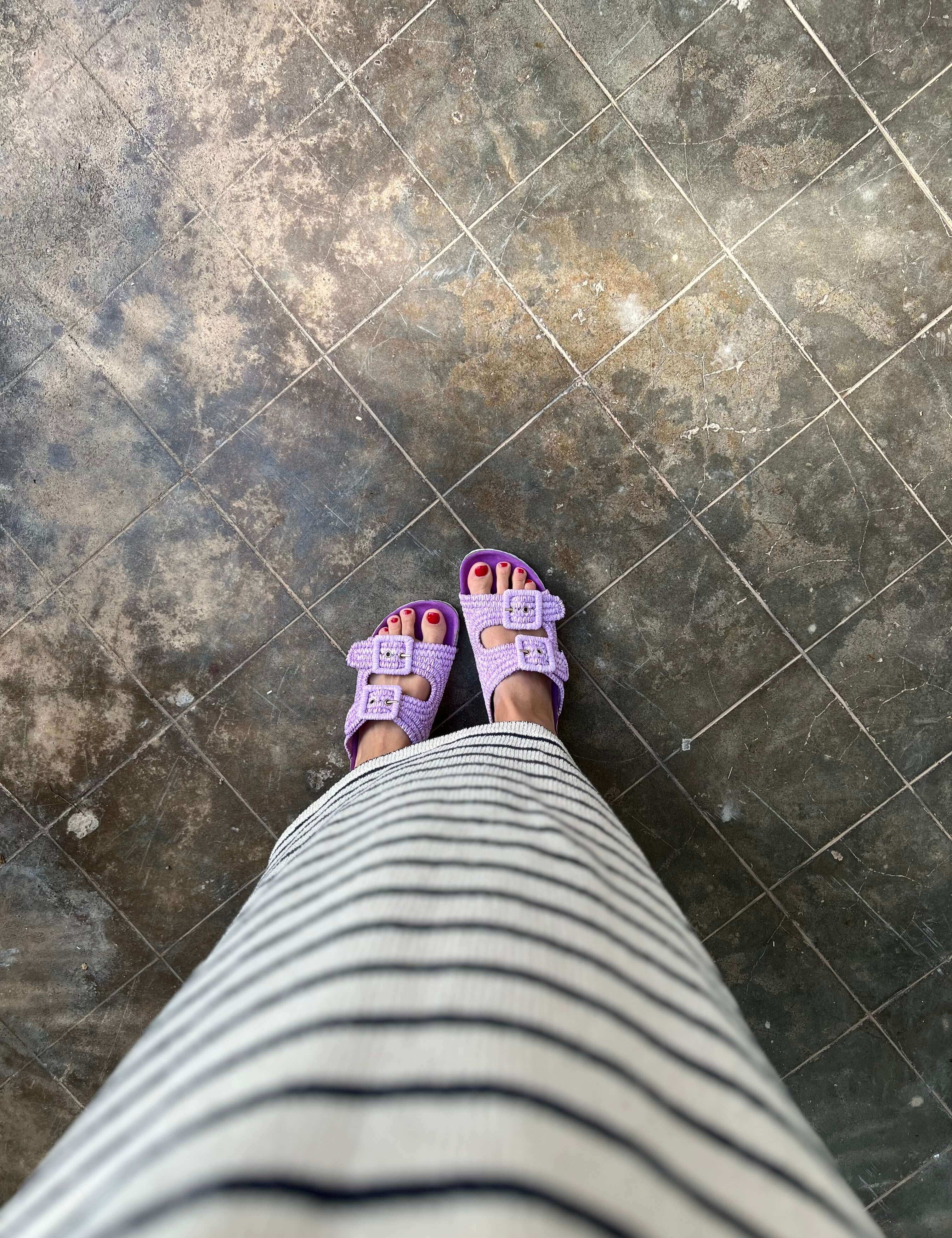 Momocshoes_sustainableandvegansandals_bio_purple_4.jpg