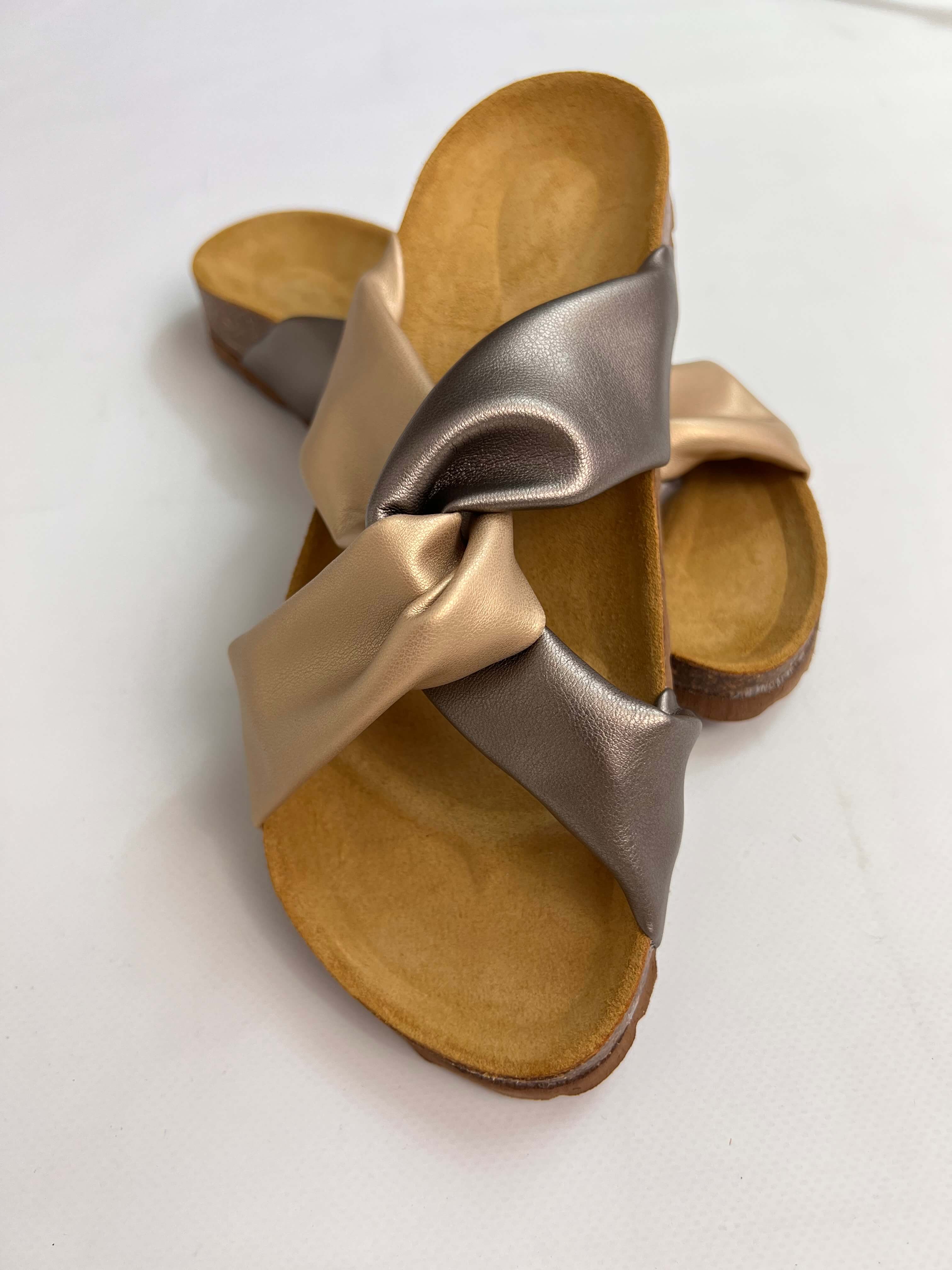 Momoc Calpe bronze gold metallic sandals detail view cork latex platform vegan handmade Spain | Momoc Shoes