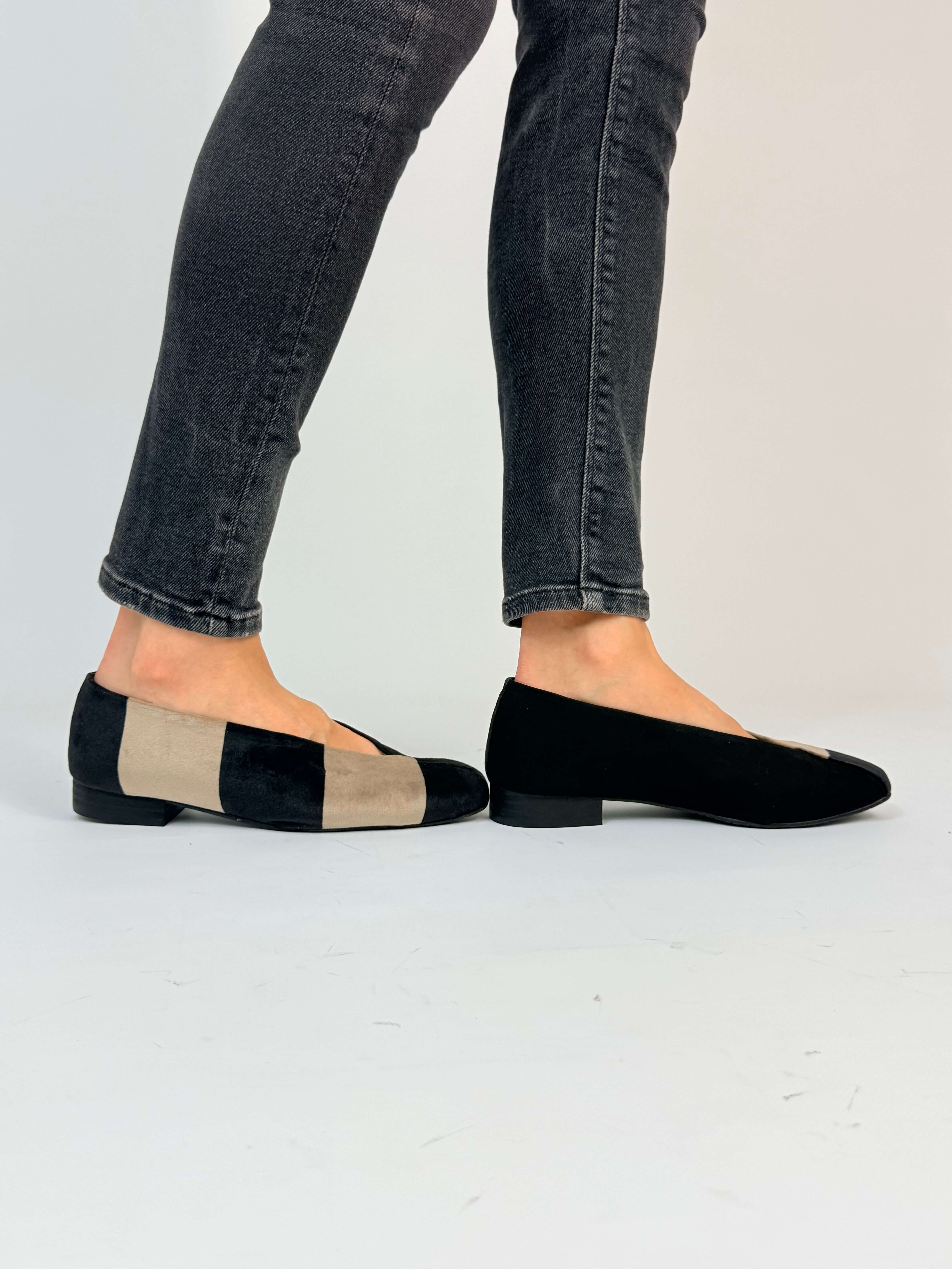 Momoc Le Marais ballet flats close up sole detail brand logo eco suede insole vegan | Momoc Shoes Spain